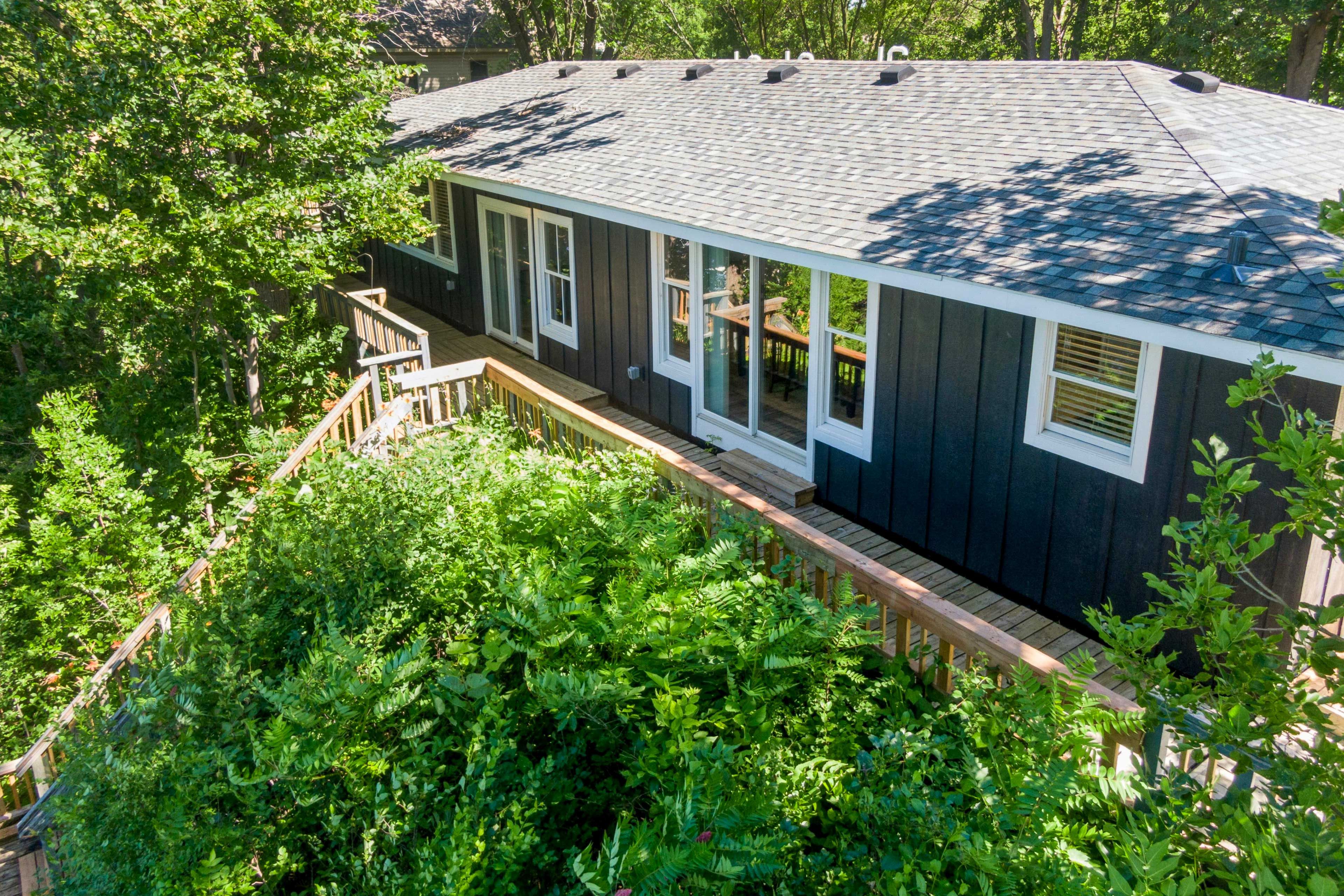 Cabin Exterior | Deck