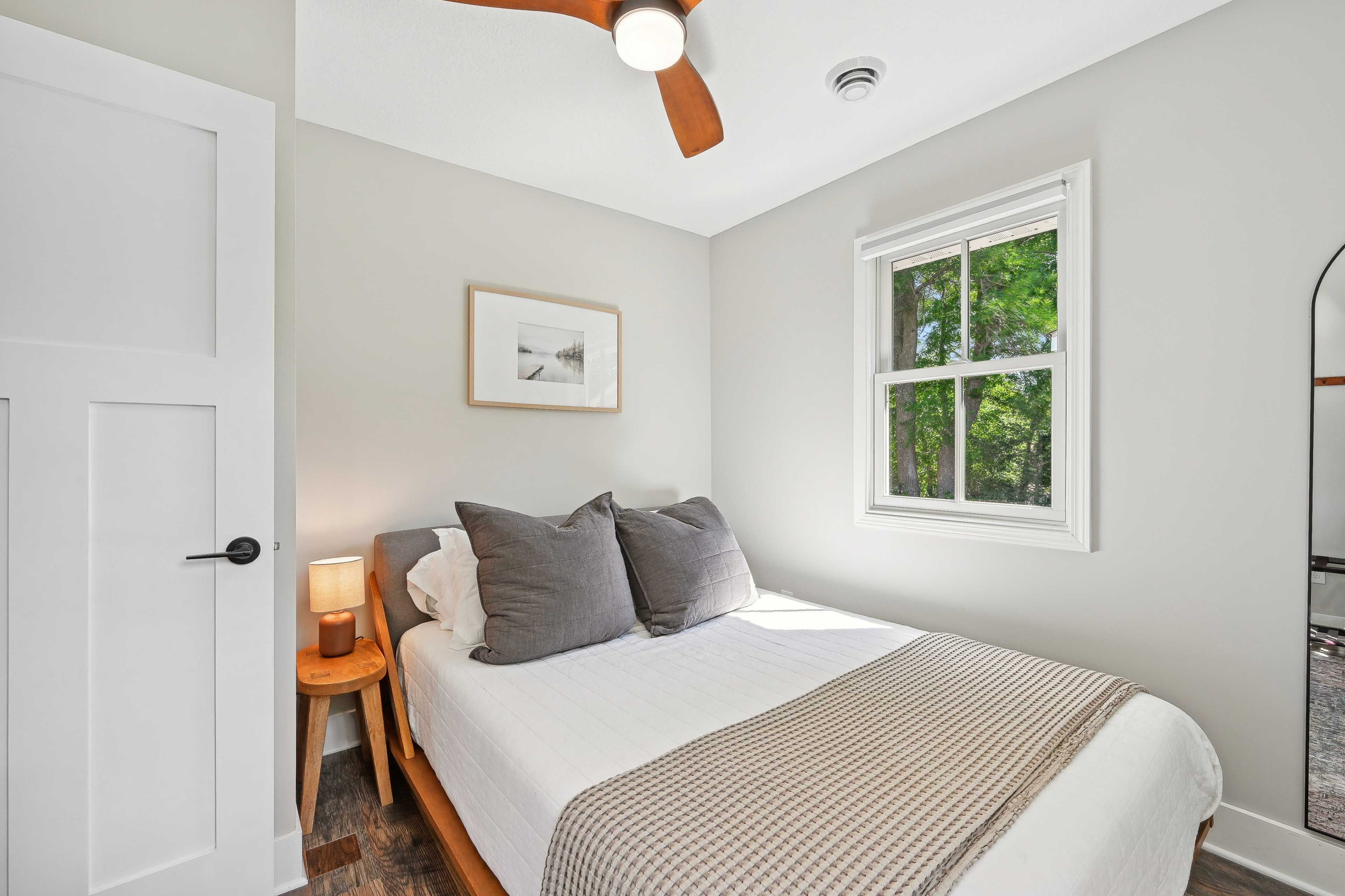 Bedroom 1 (Cabin 1) | Queen Bed