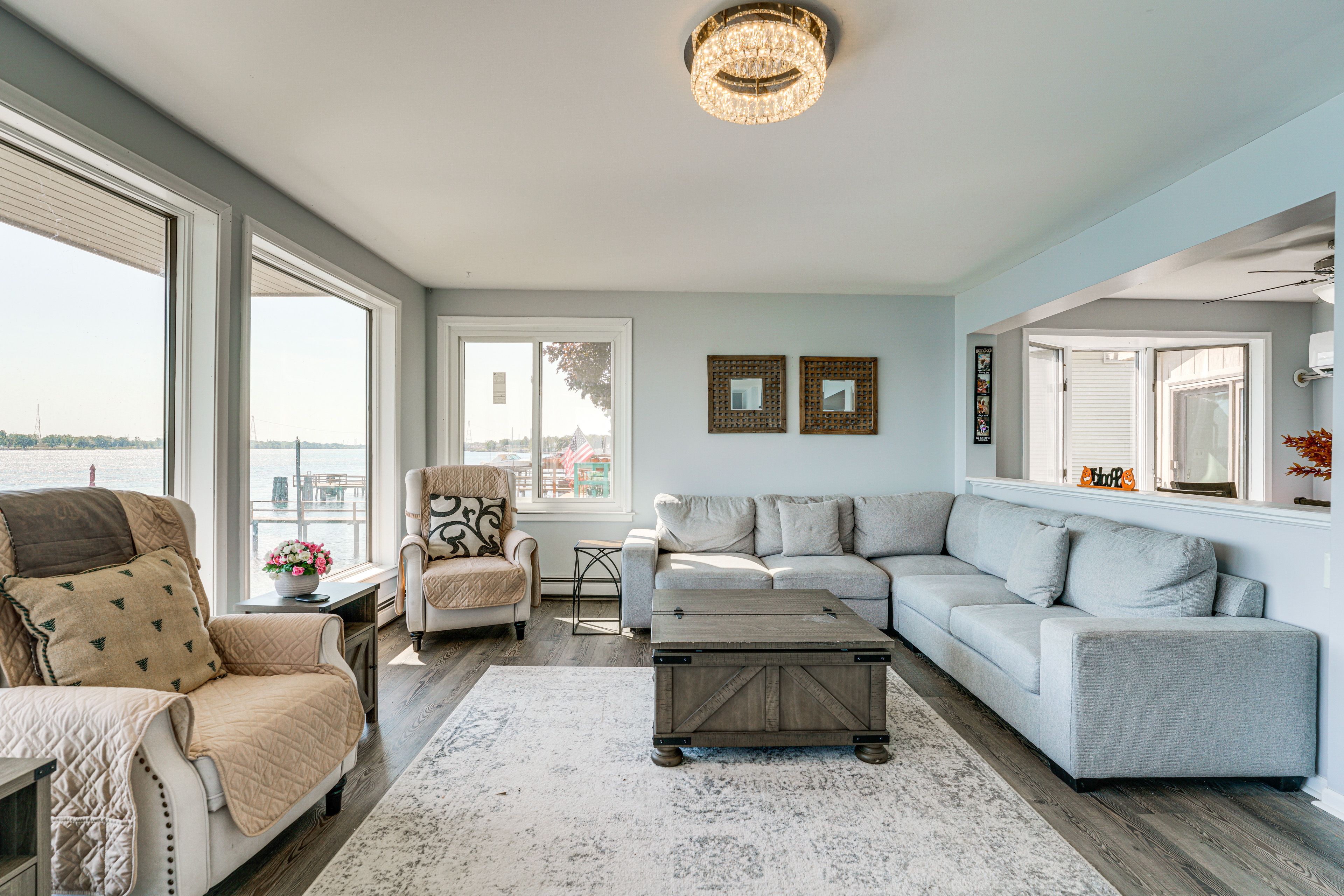 Main Living Area | Smart TV | Fireplace | Laptop Workspace | Free WiFi