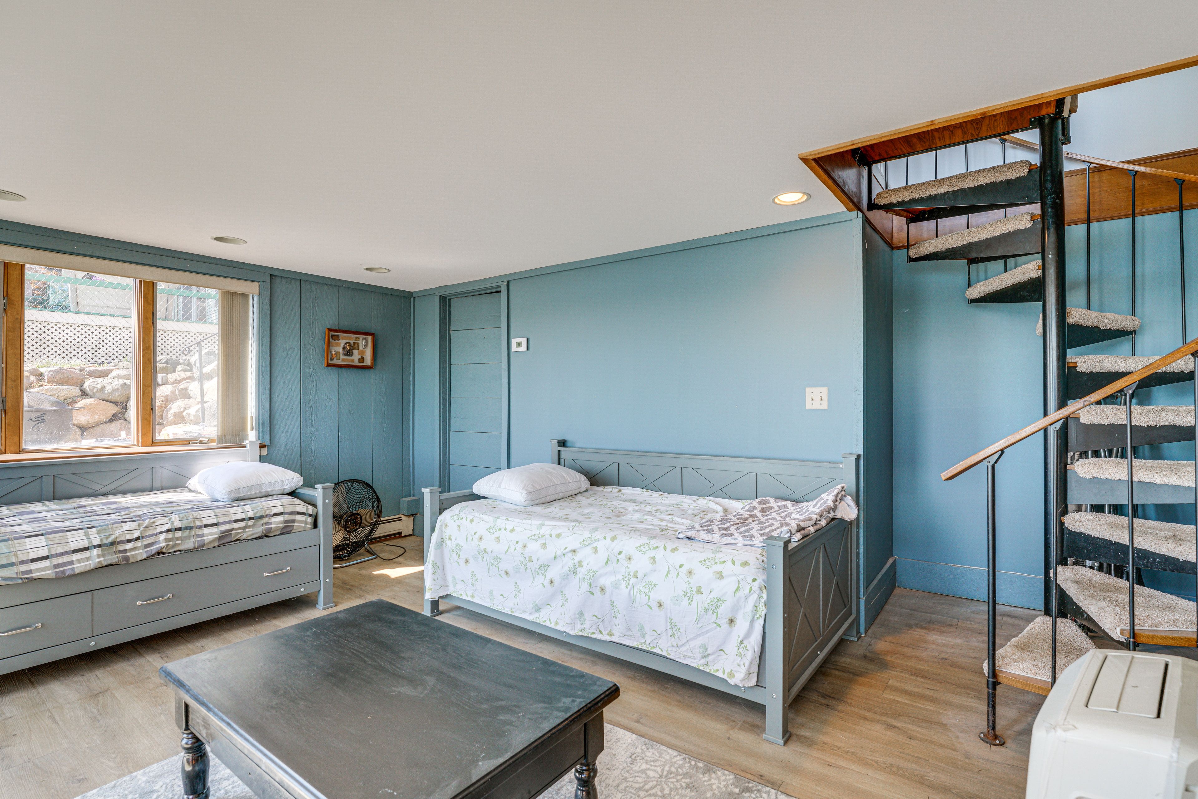 Lower Living Area | 2 Twin Daybeds | Smart TV | Lower Floor