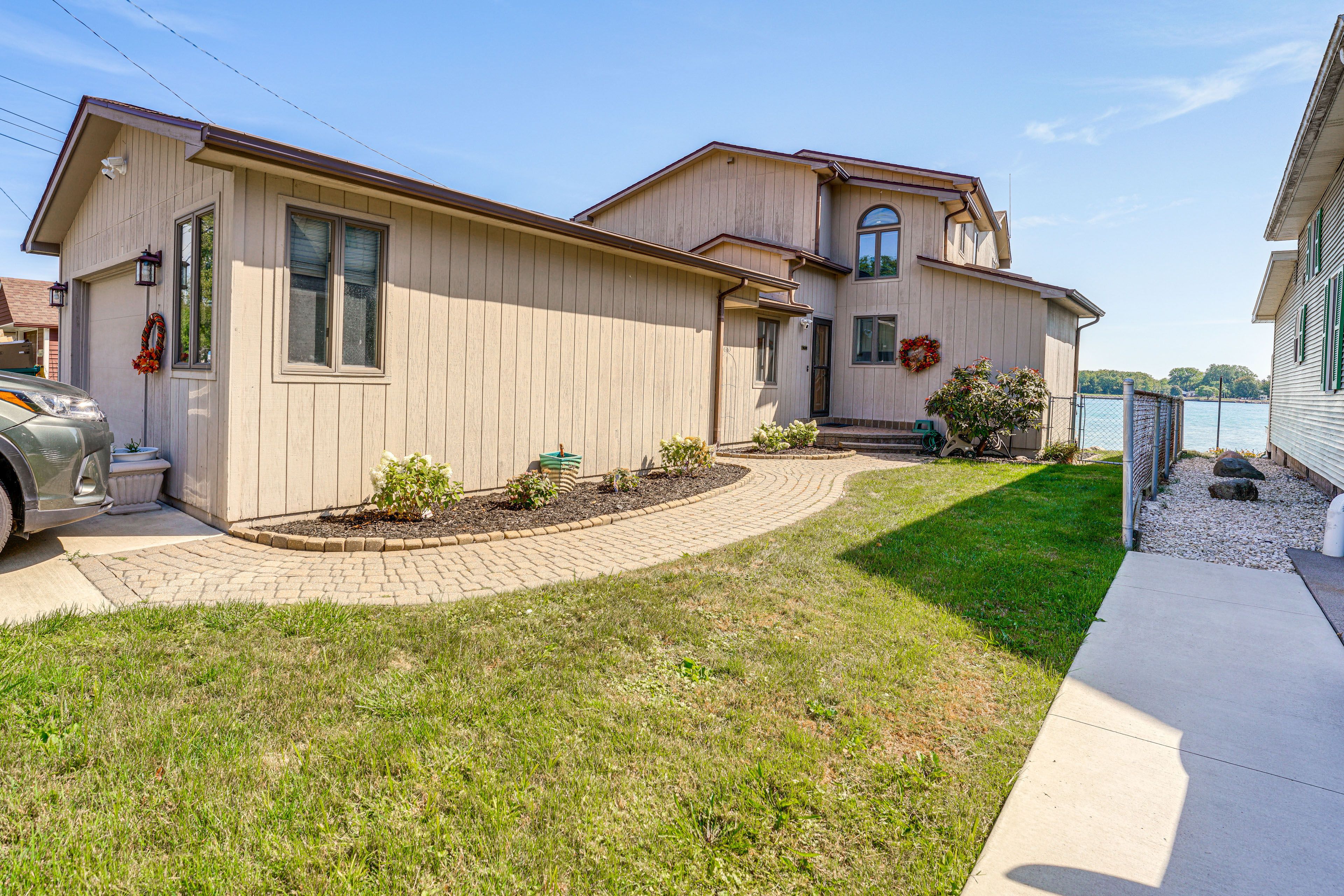 Parking | Driveway (4 Vehicles)