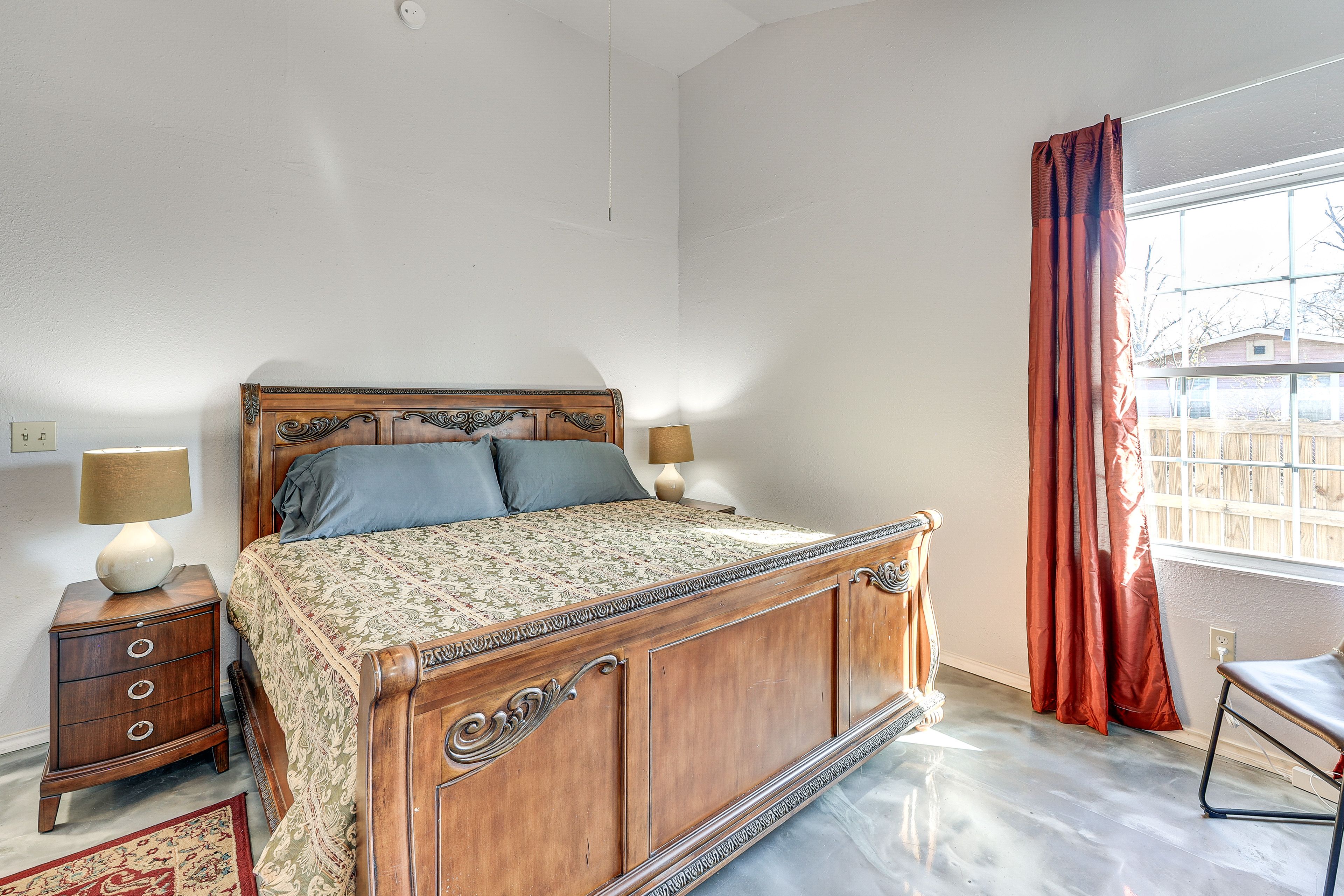 Bedroom 1 | King Bed