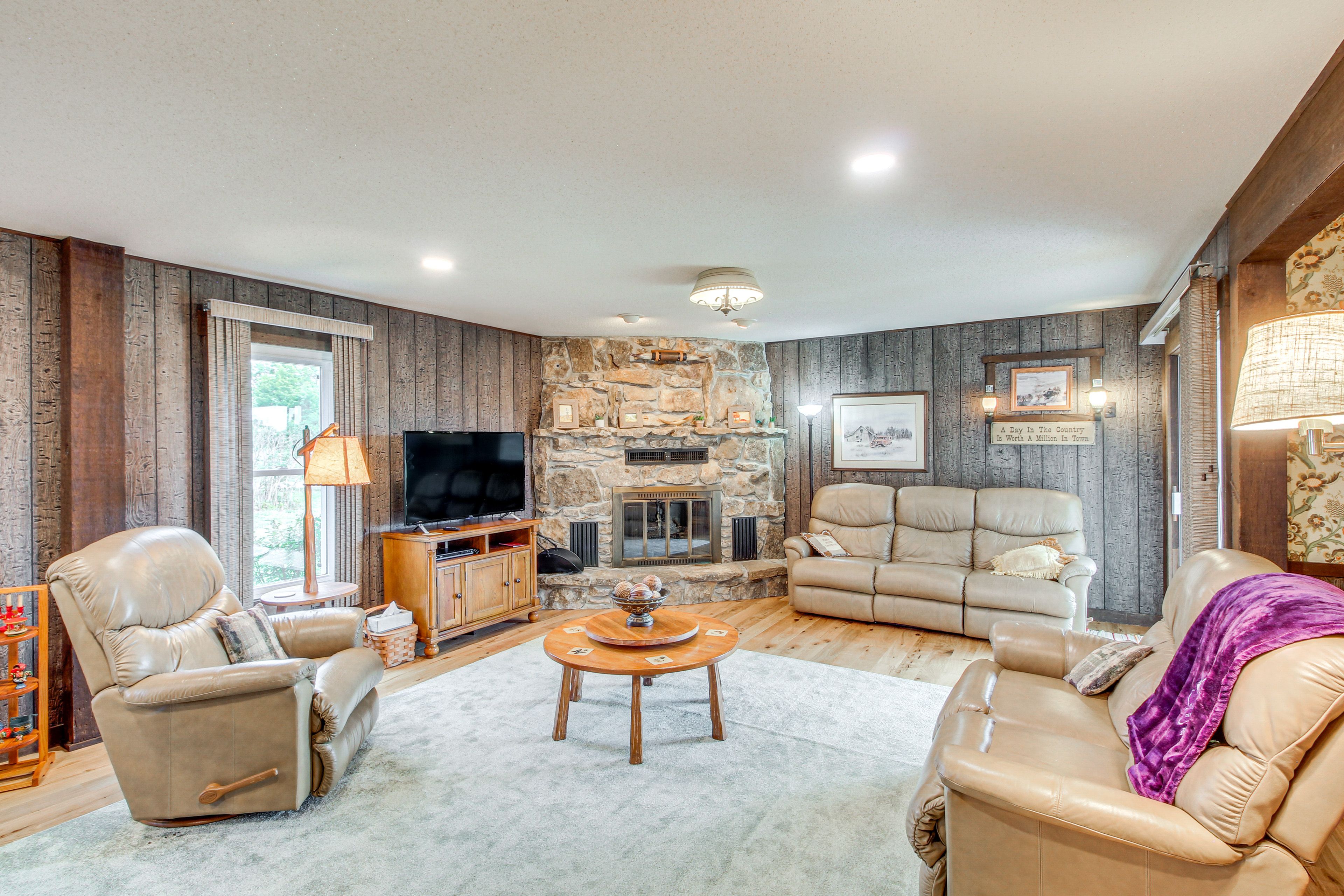 Erie Vacation Rental | 3BR | 2BA | 3 Steps Required | 2,200 Sq Ft