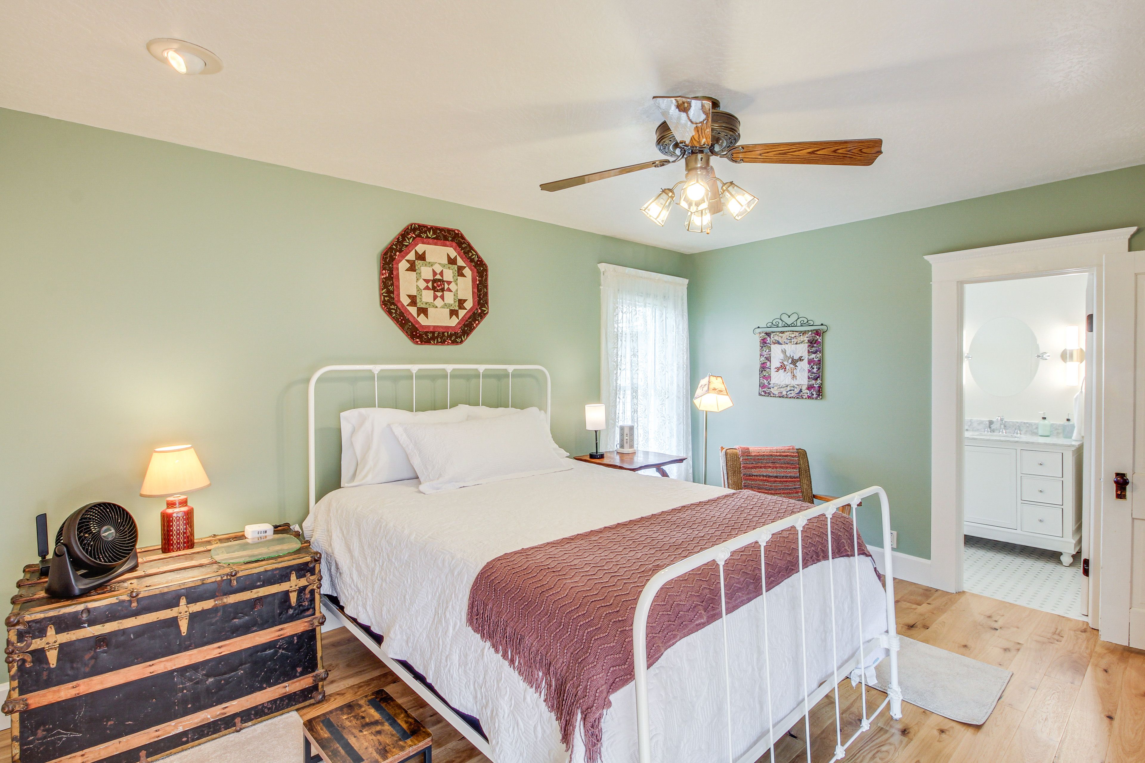 Bedroom 1 | 1st Floor | Queen Bed