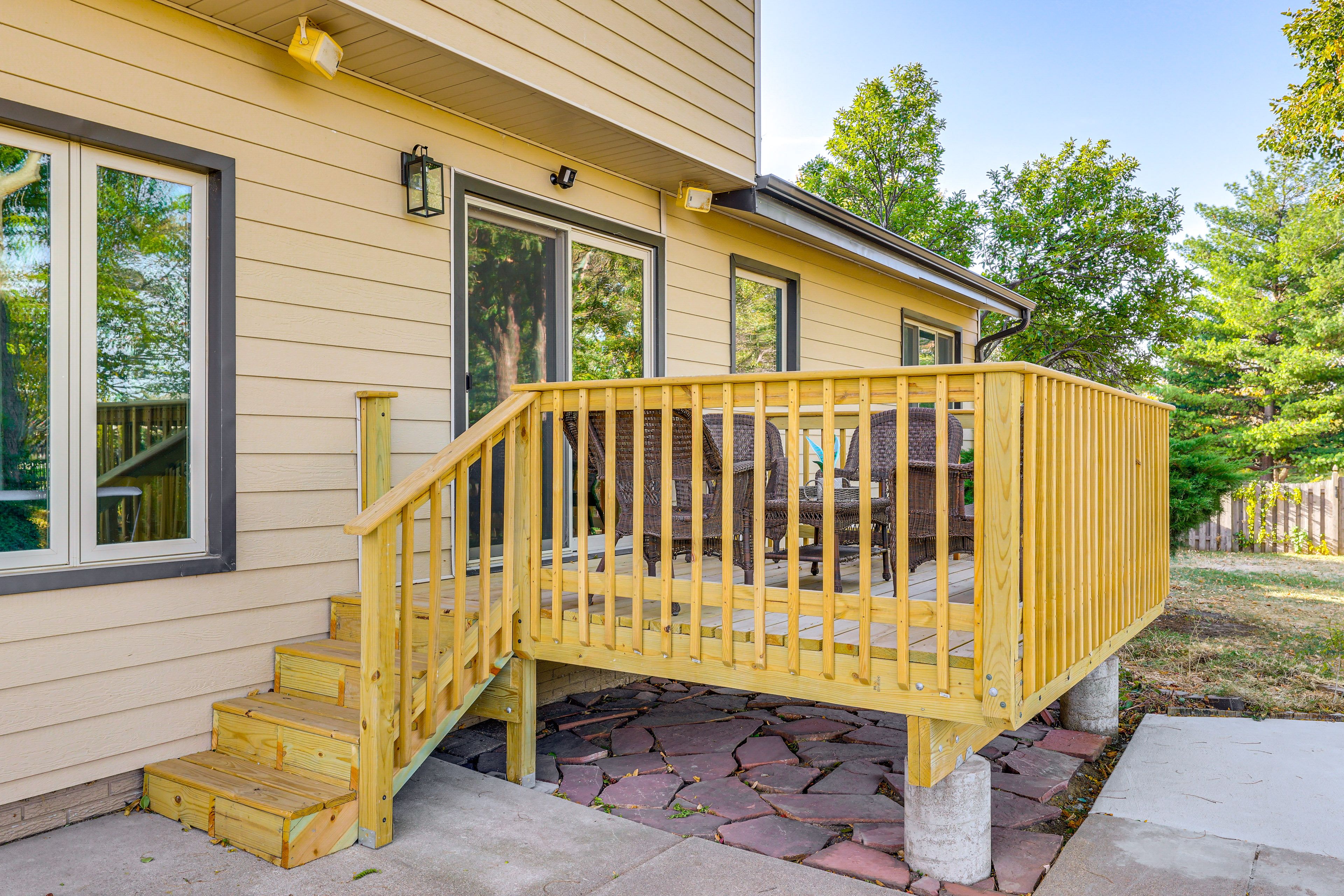 Back Deck | Lounge Seating | Basketball Hoop