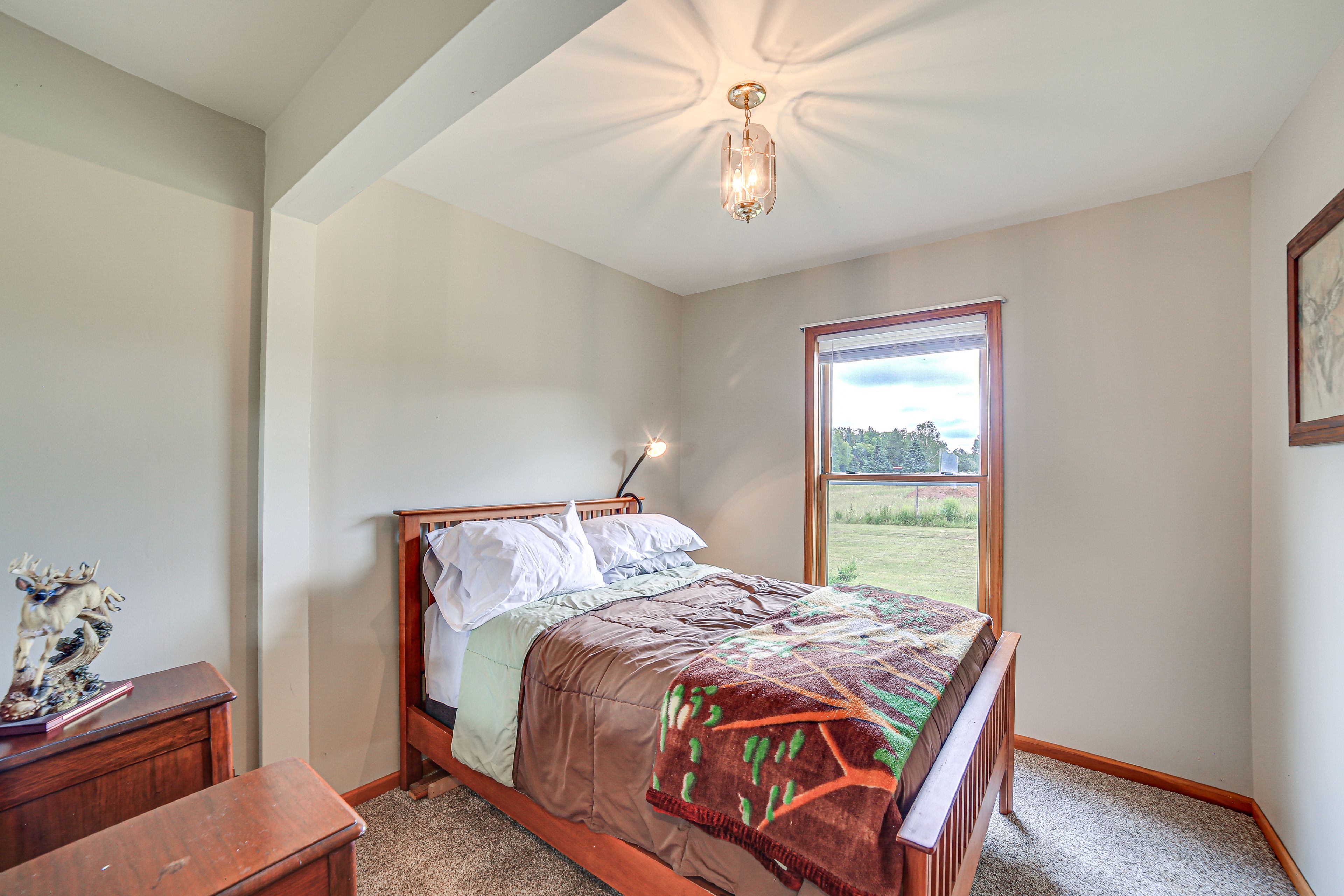 Bedroom 1 | Queen Bed | 1st Floor | Linens Provided