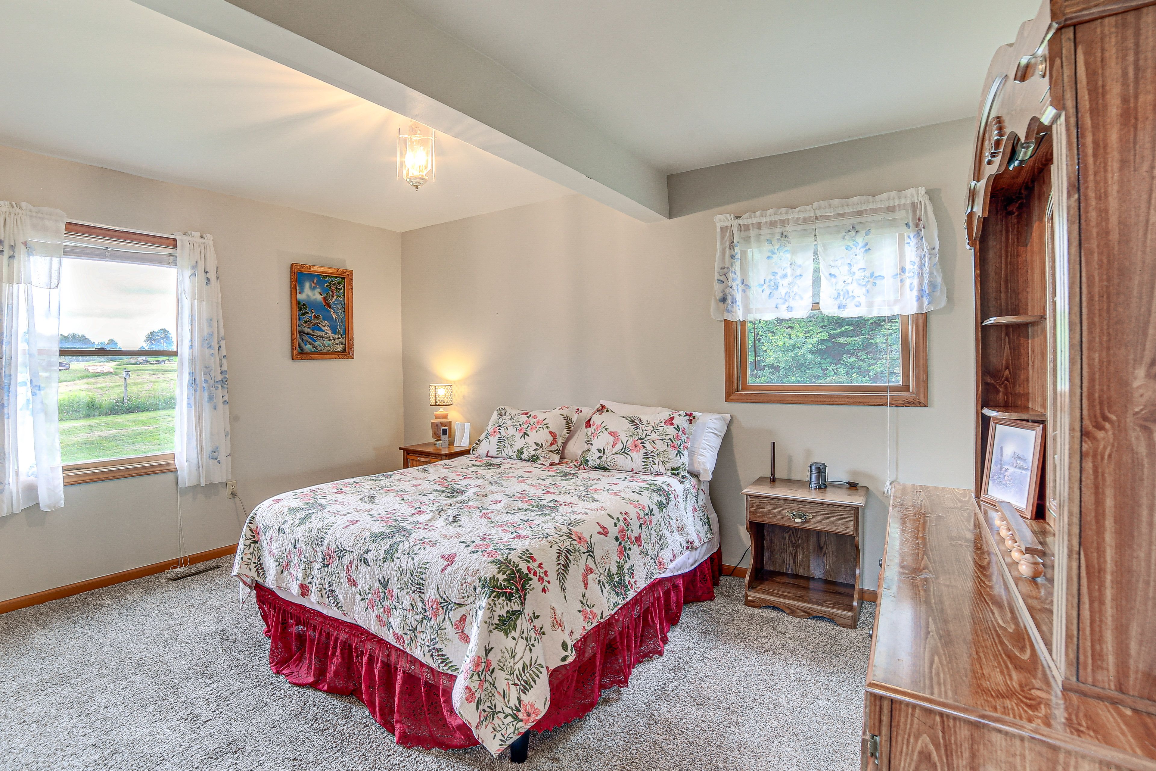 Bedroom 2 | Full Bed | 1st Floor