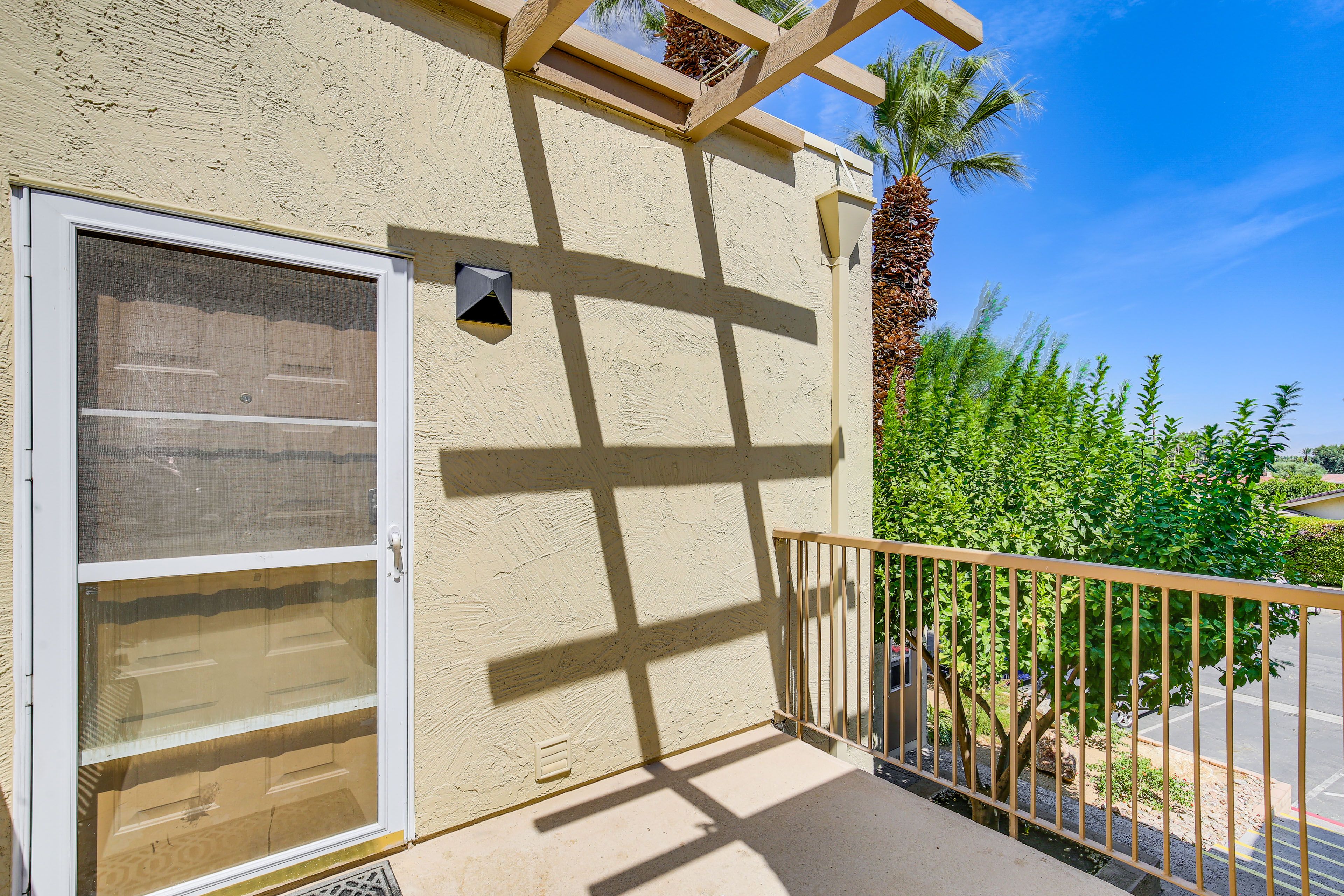 Studio Exterior | Keyless Entry