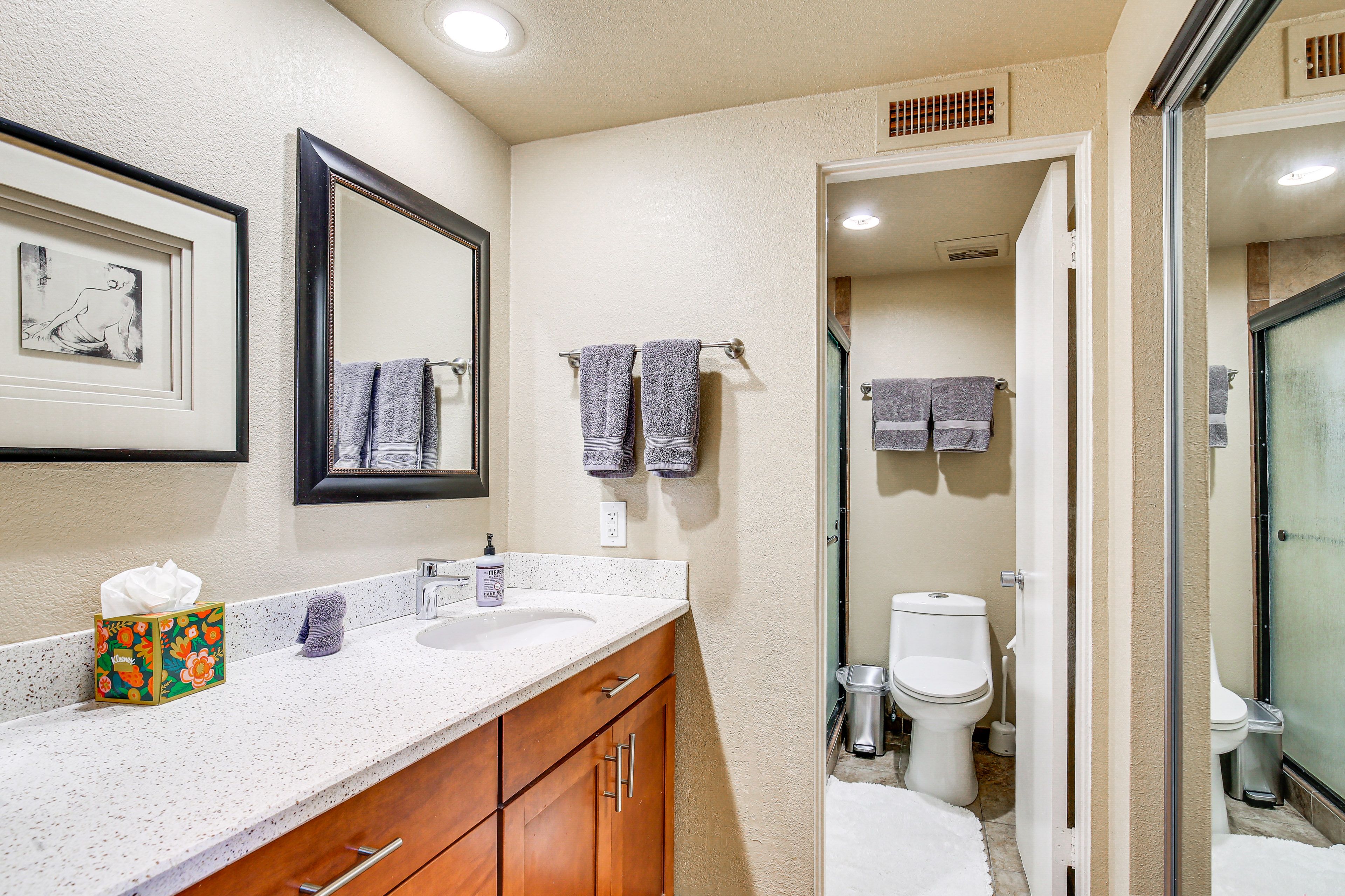 Full Bathroom | Complimentary Toiletries | Towels Provided