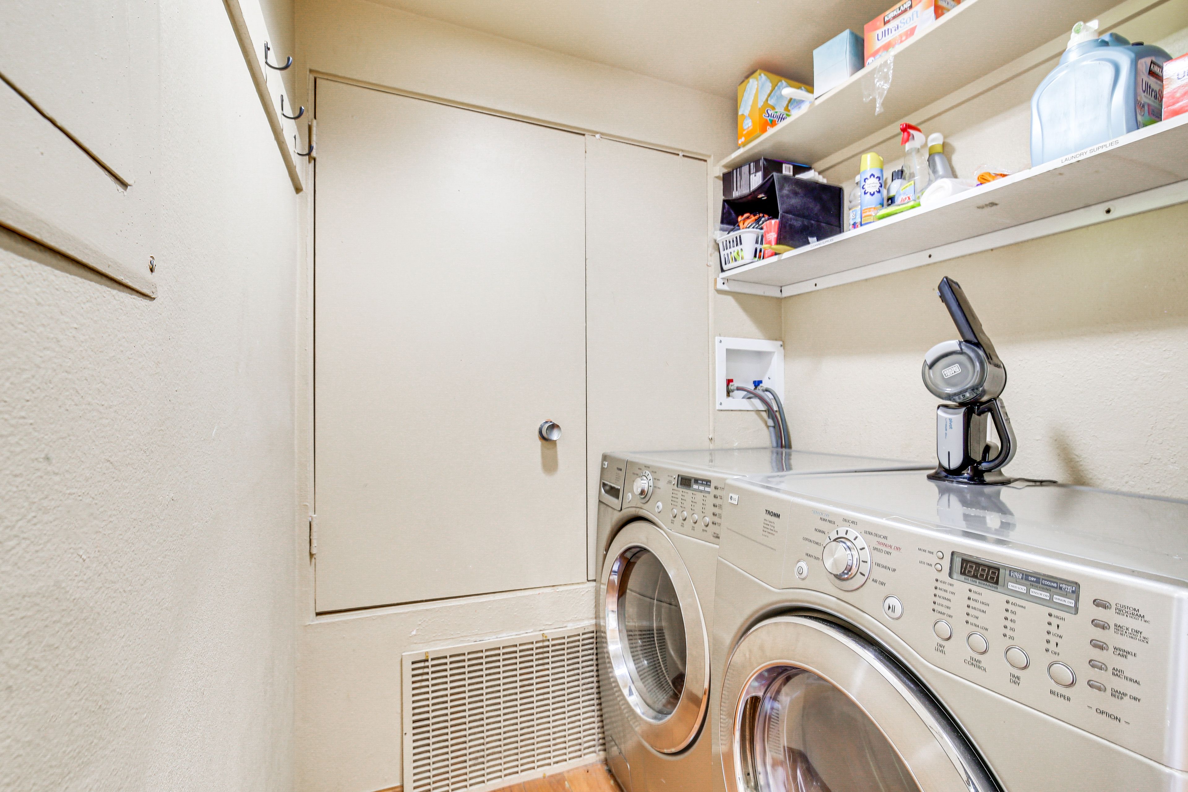 Laundry | Iron/Board
