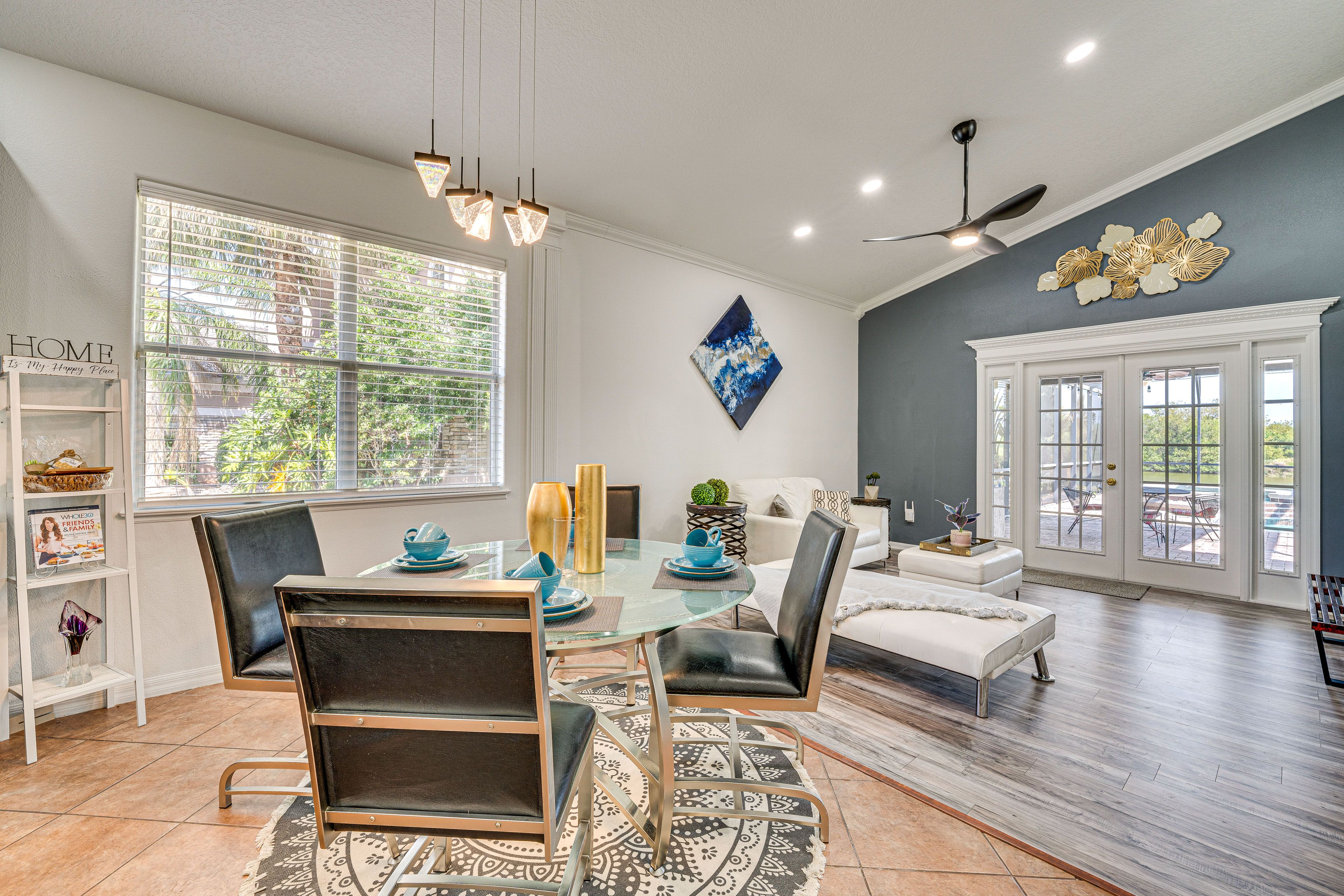 Dining Area | Dishware/Flatware Provided