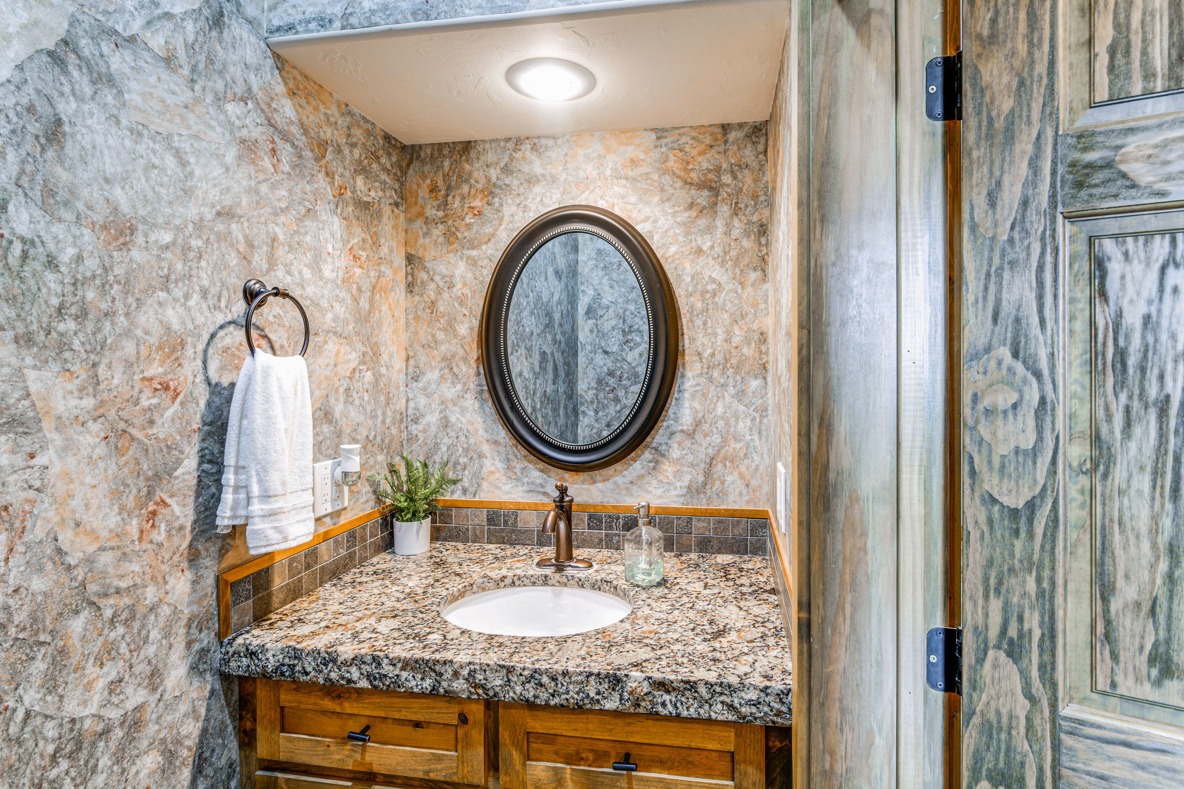 Half Bathroom | 1st Floor | Complimentary Toiletries | Hair Dryer