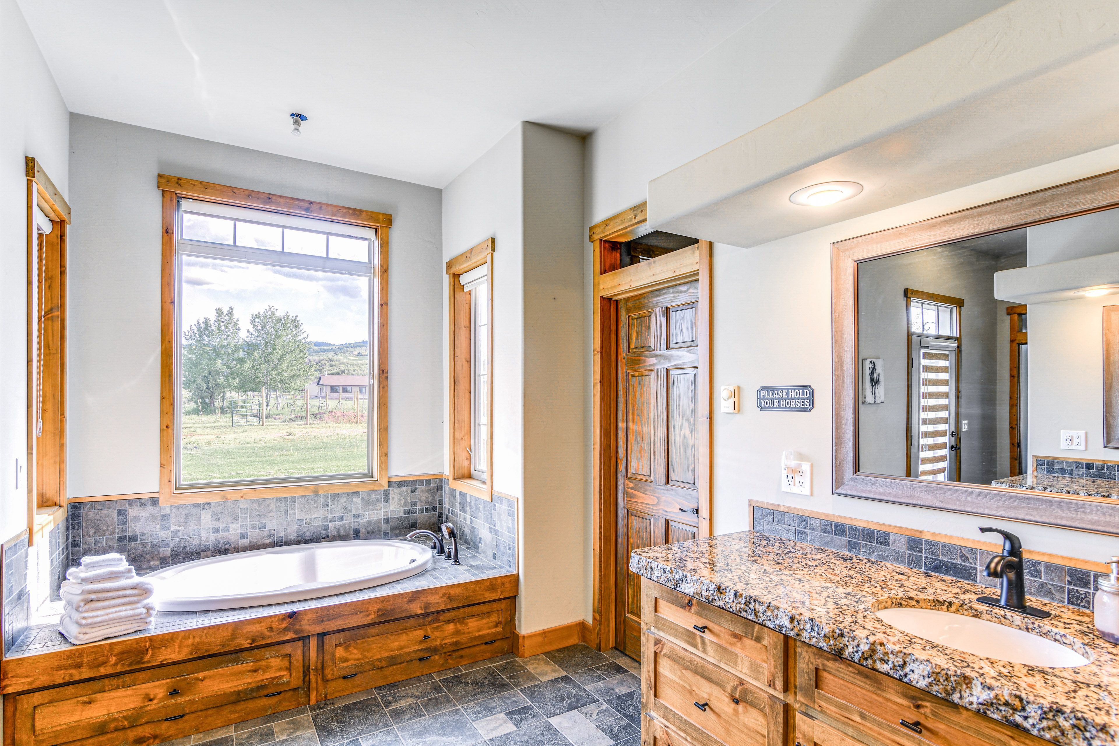 Full Bathroom | 1st Floor | Walk-In Shower | Jetted Tub | Towels Provided