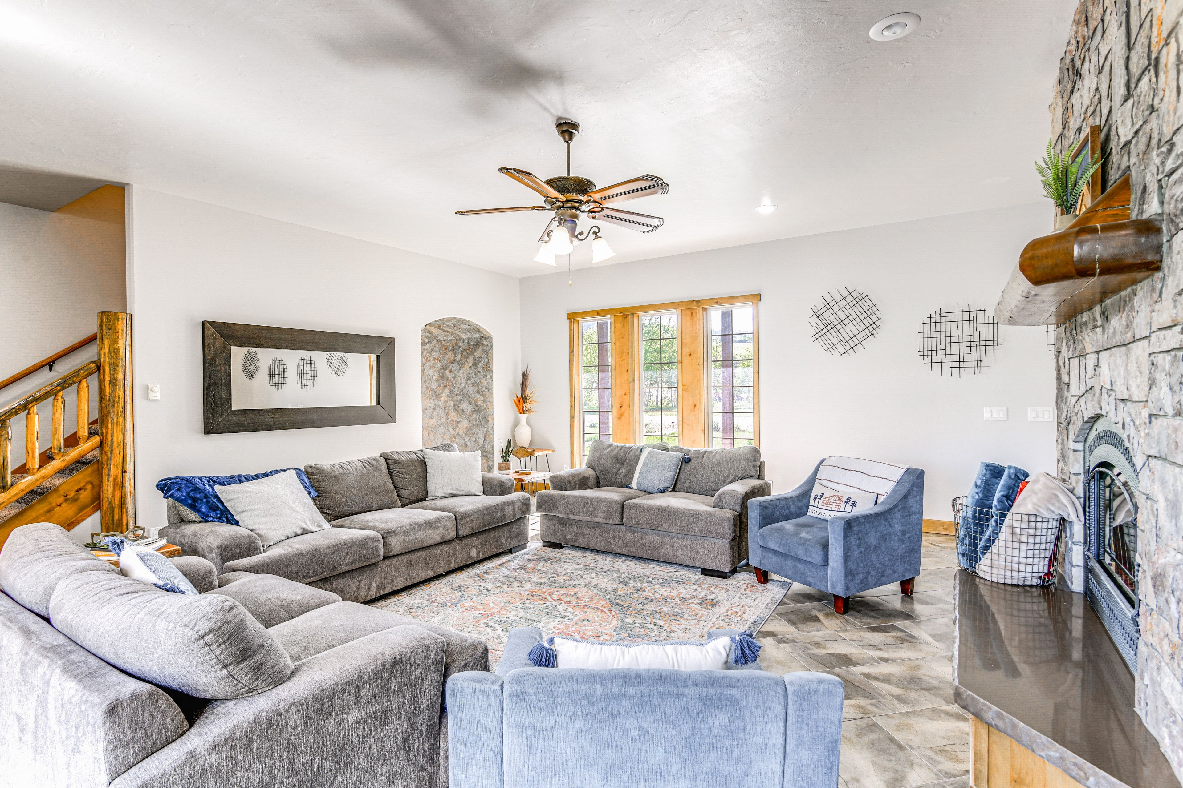 Living Room | 1st Floor | Fireplace | Electric Heating | Free WiFi