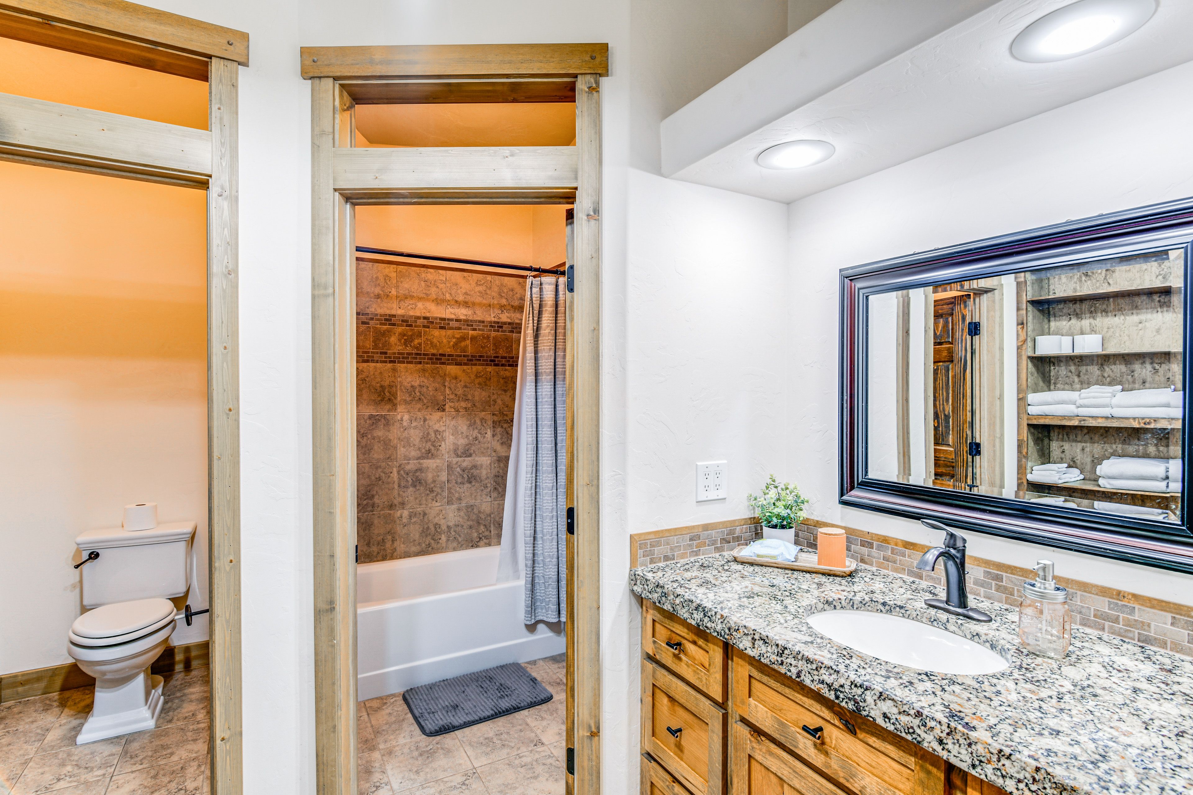 Full Bathroom | 2nd Floor | Shower/Tub Combo