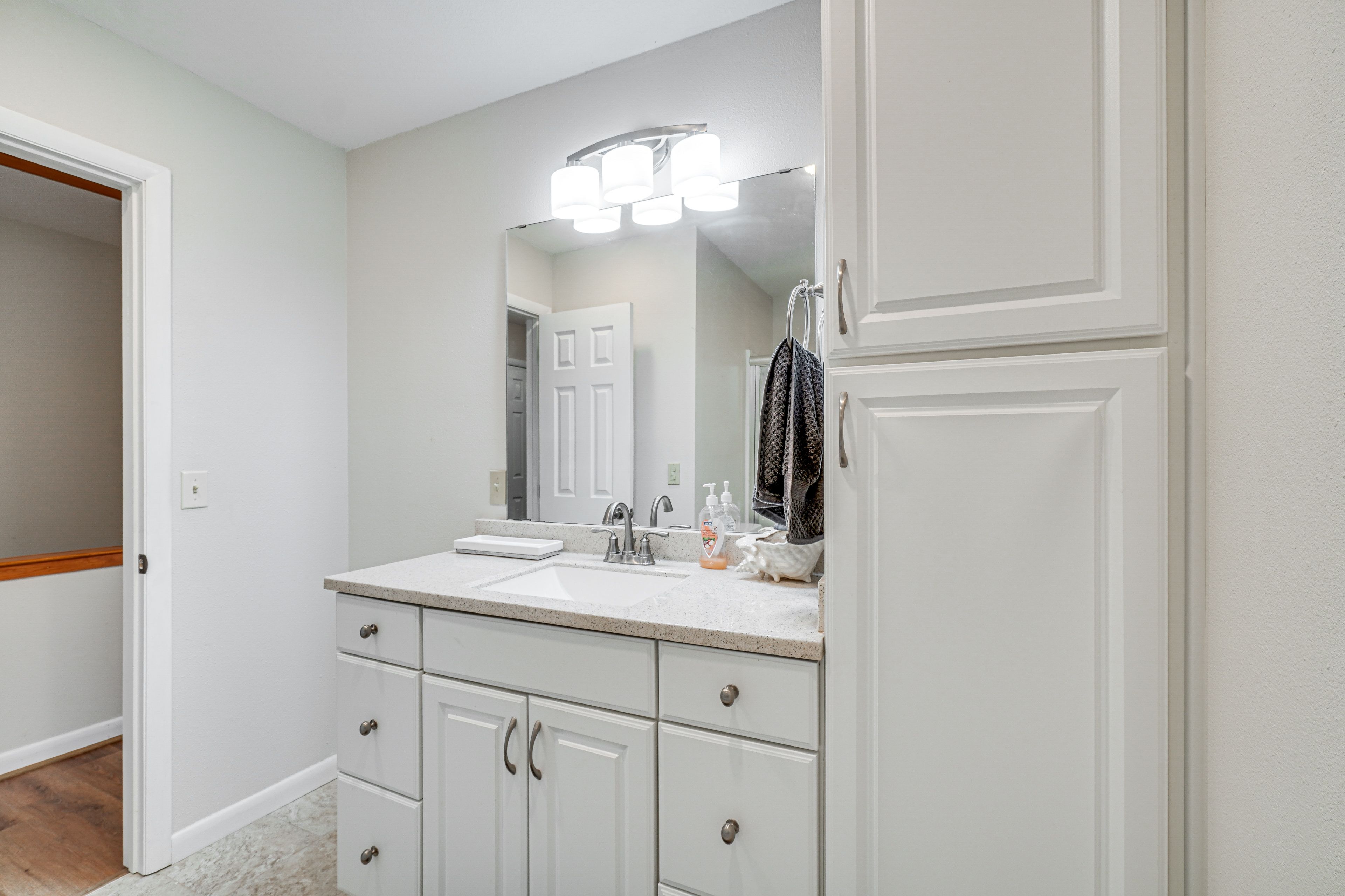 Bathroom | Complimentary Toiletries | 2nd Floor