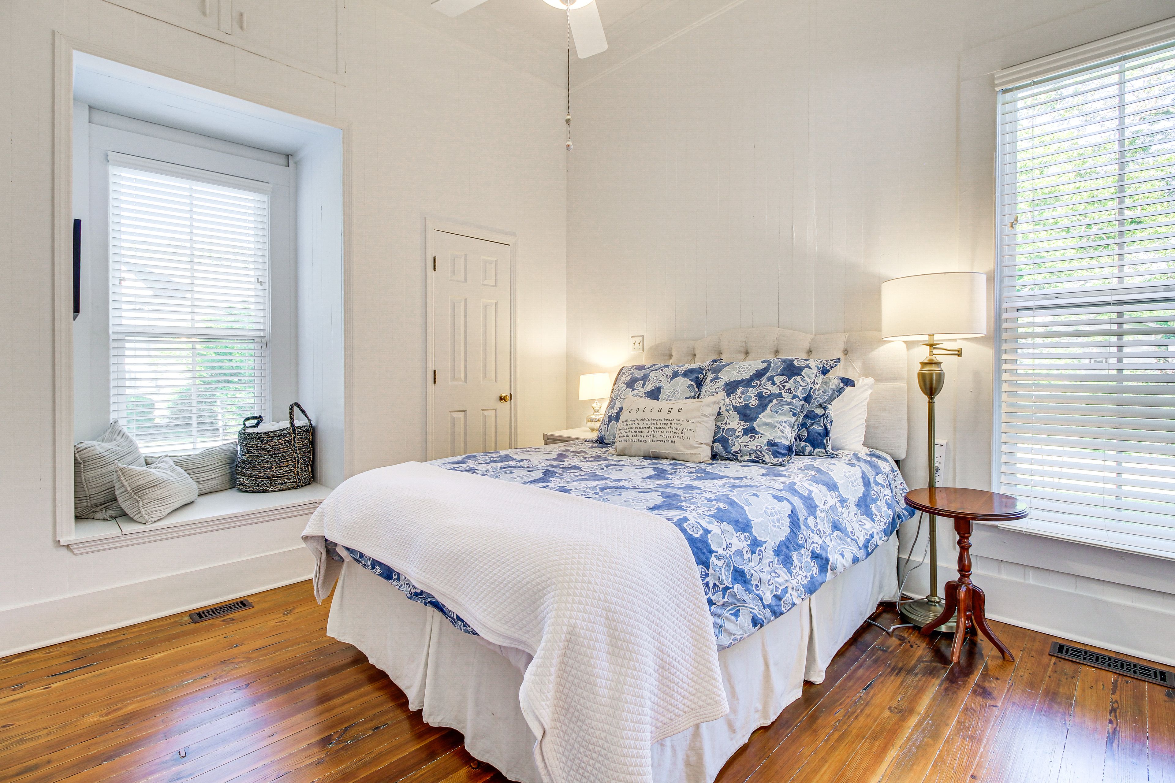 Bedroom 2 | Queen Bed | Linens Provided