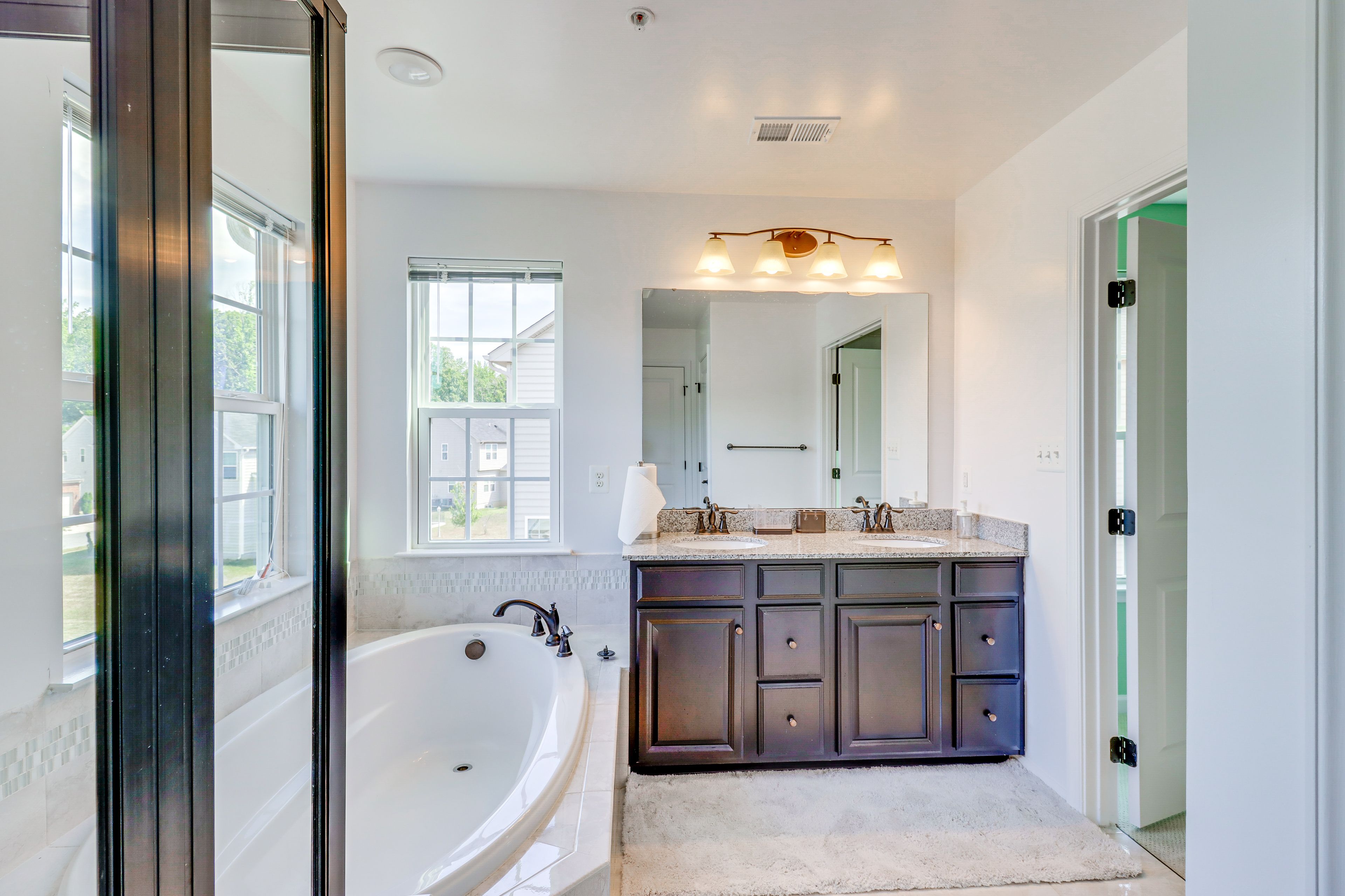 Full Bathroom | Upper Level | Complimentary Toiletries