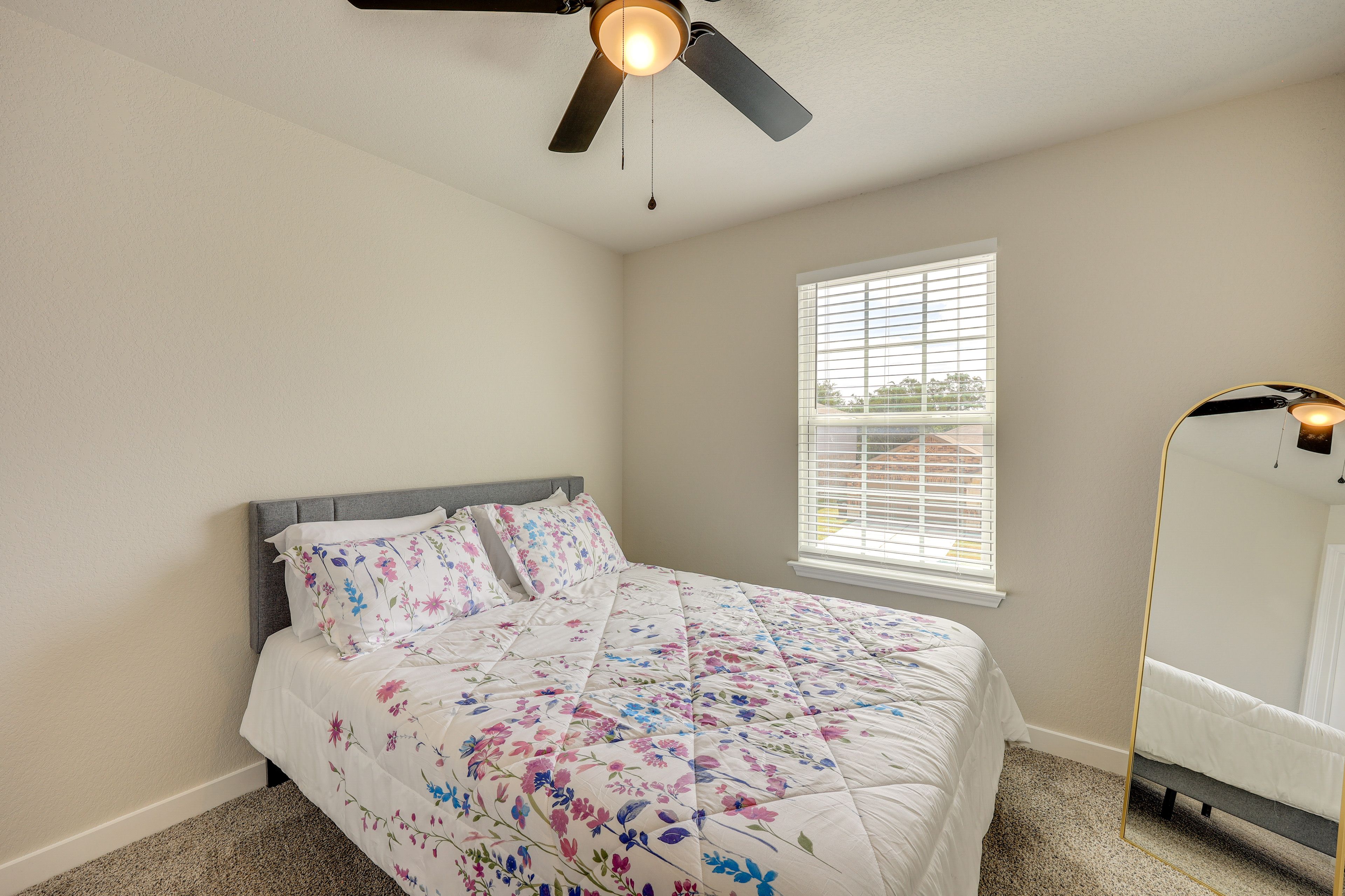 Bedroom 3 | Queen Bed | 2nd Floor | Smart TV