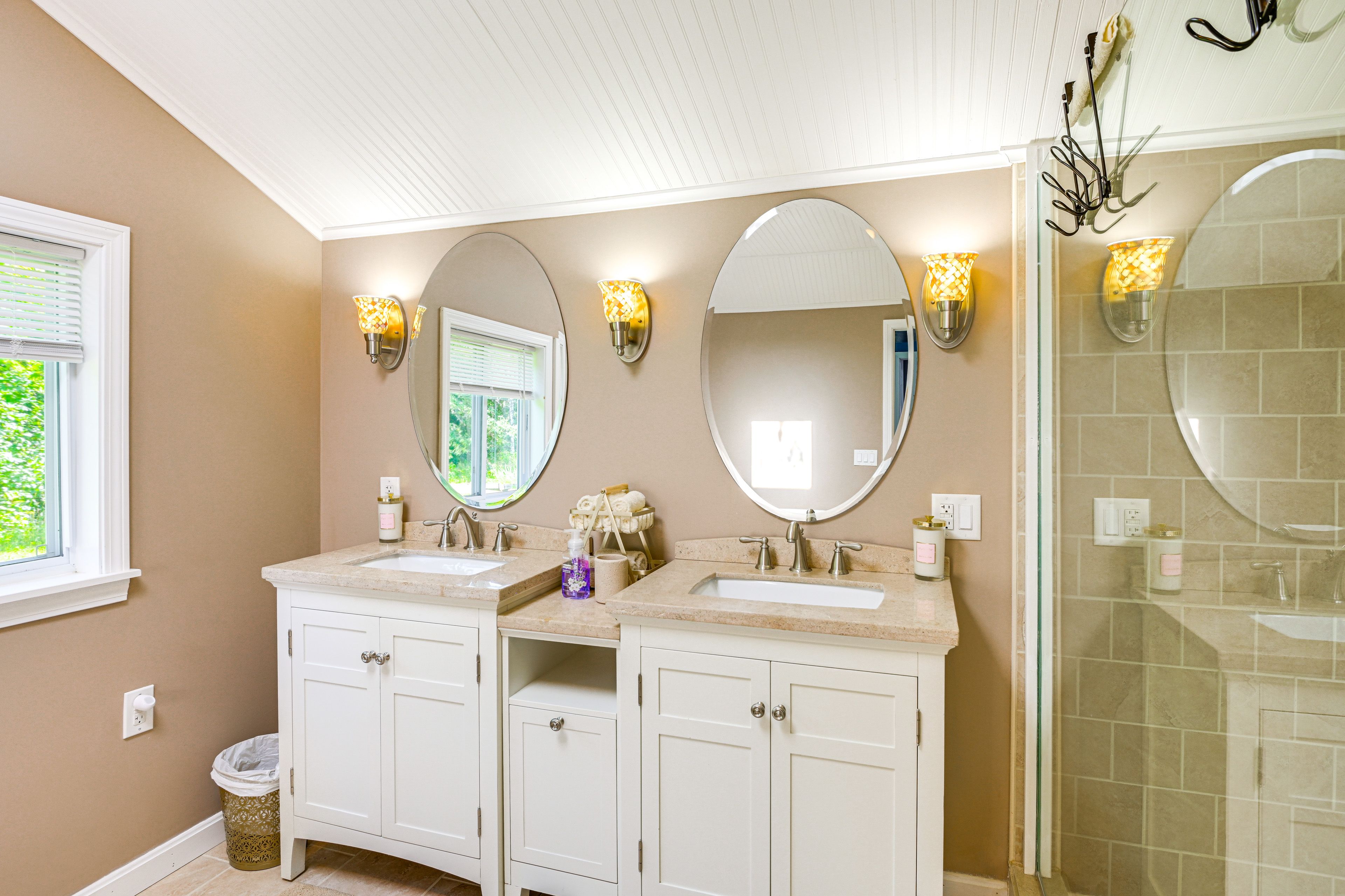 Full Bathroom | Complimentary Toiletries | Towels Provided | Hair Dryer