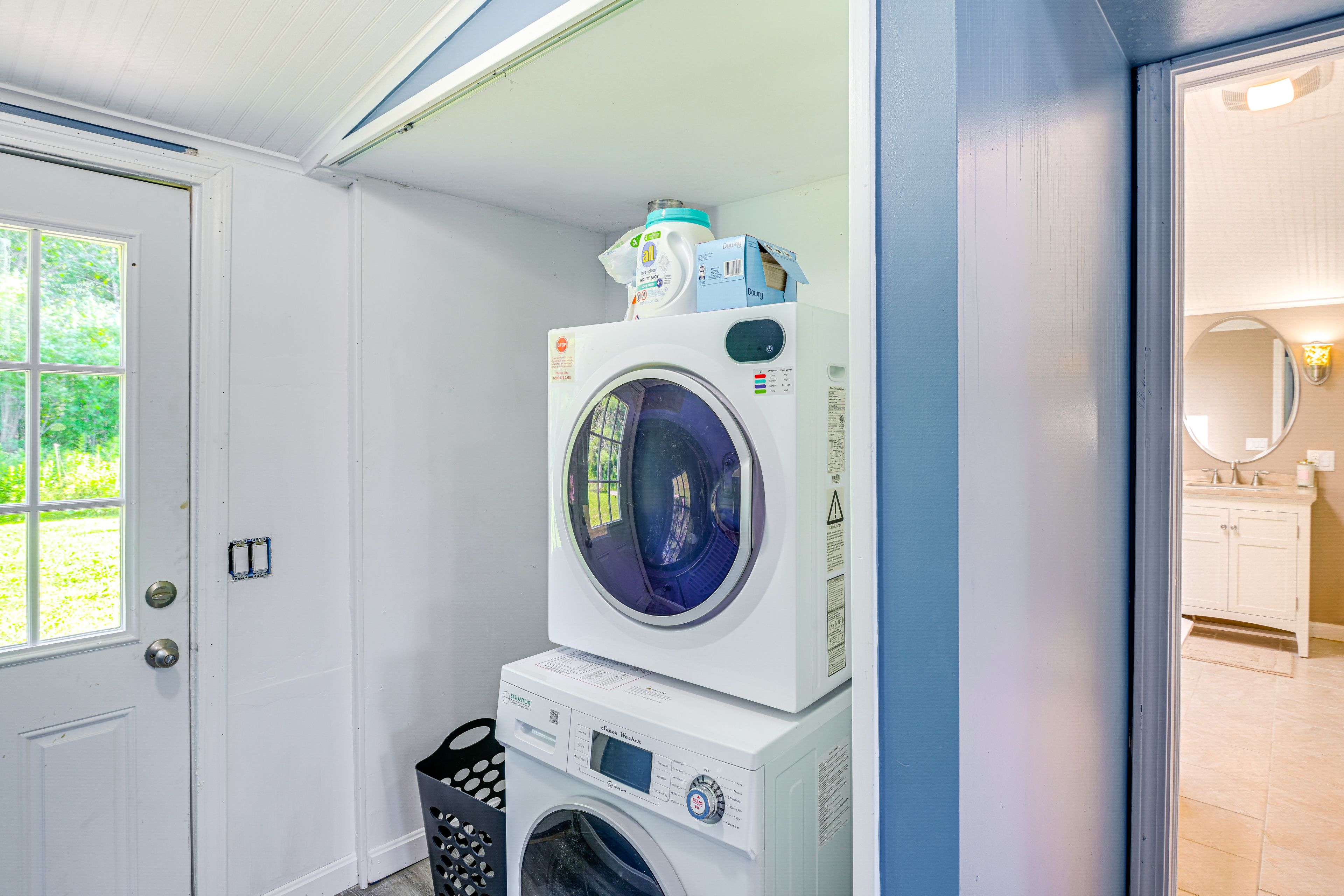 Laundry Area | Washer/Dryer | Hangers | Iron/Board | Trash Bags/Paper Towels
