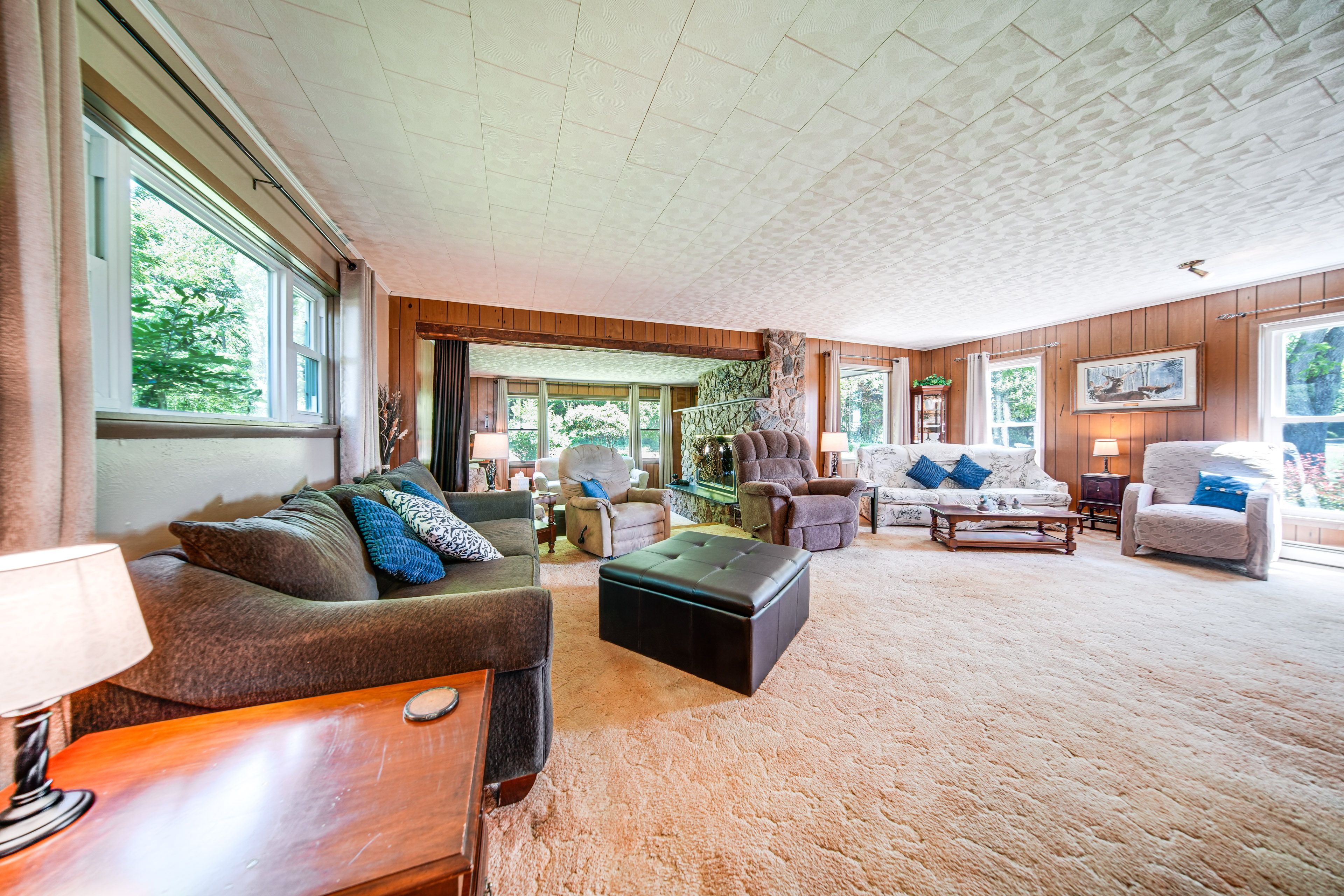 Living Room | Smart TV | Piano | 1st Floor