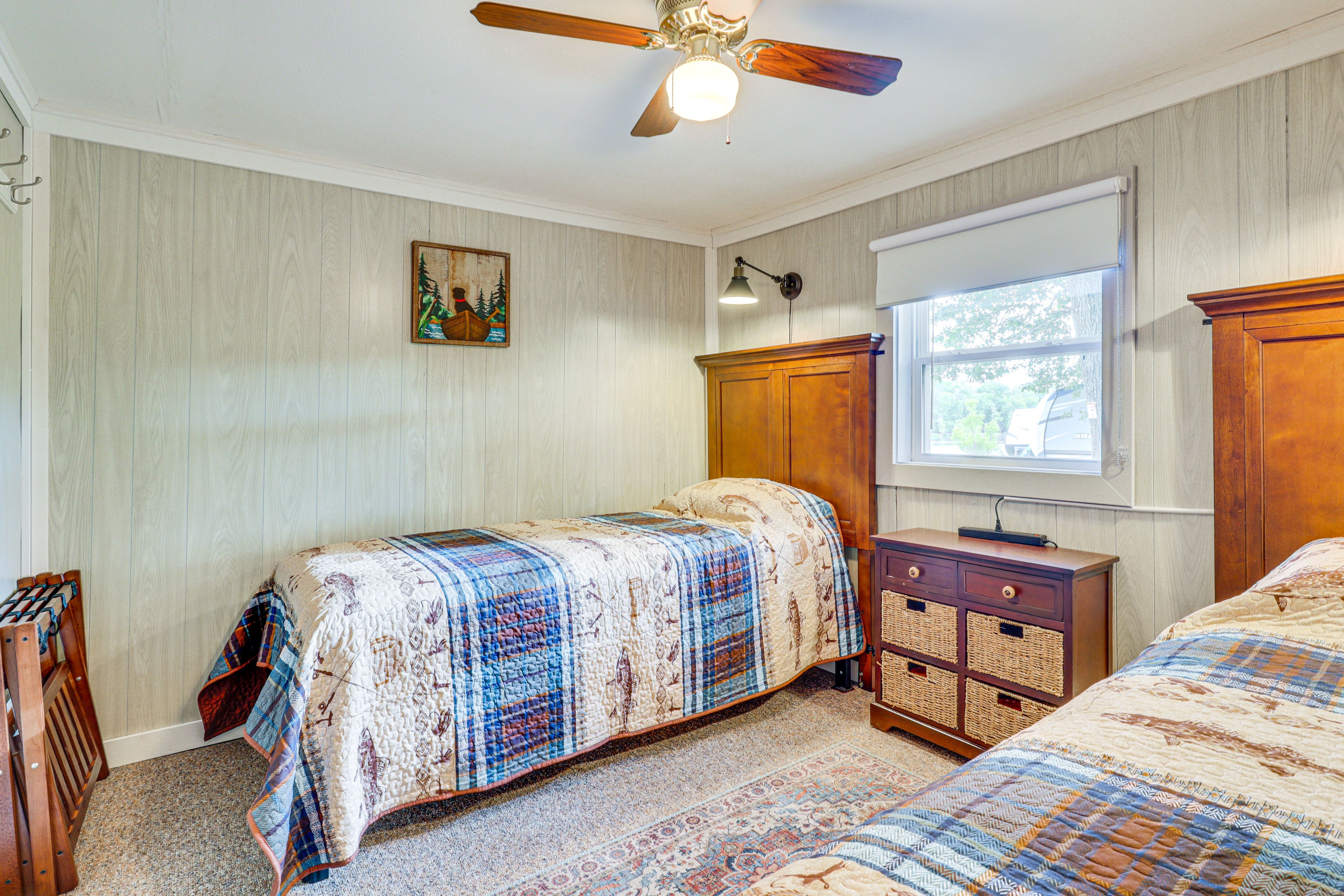Bedroom | 2 Twin XL Beds