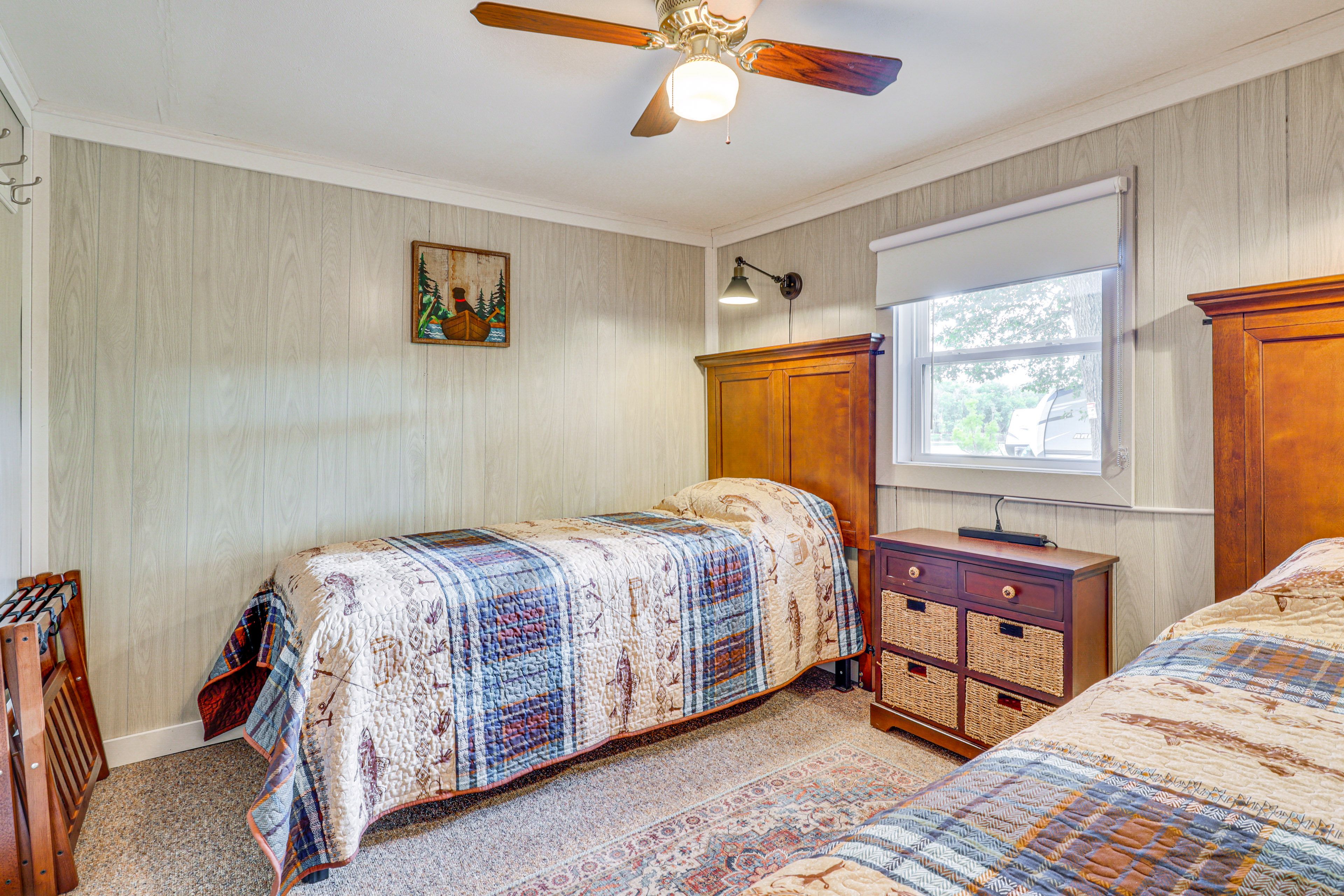 Bedroom | 2 Twin XL Beds