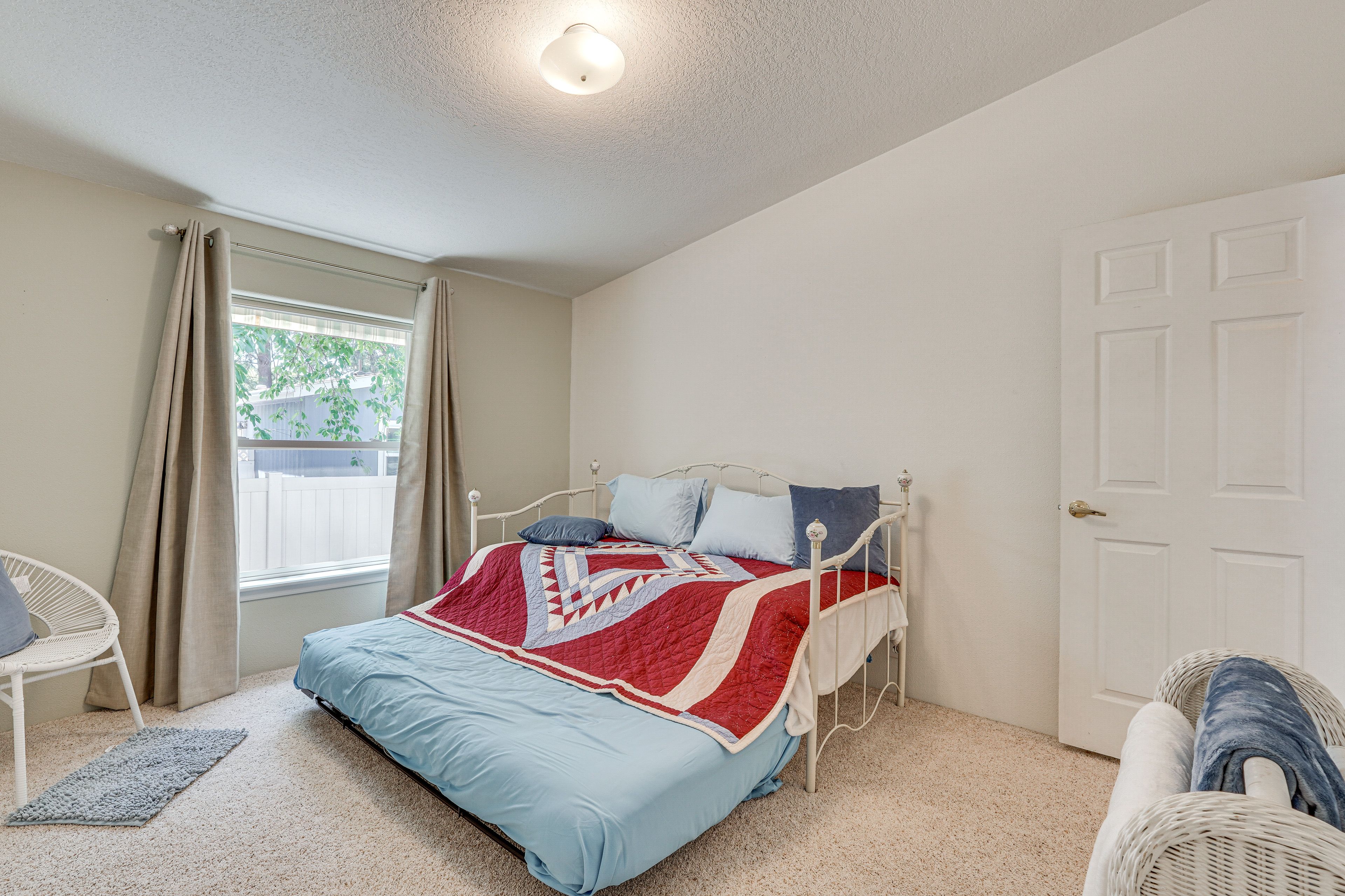 Bedroom 4 | Twin Daybed w/ Twin Trundle