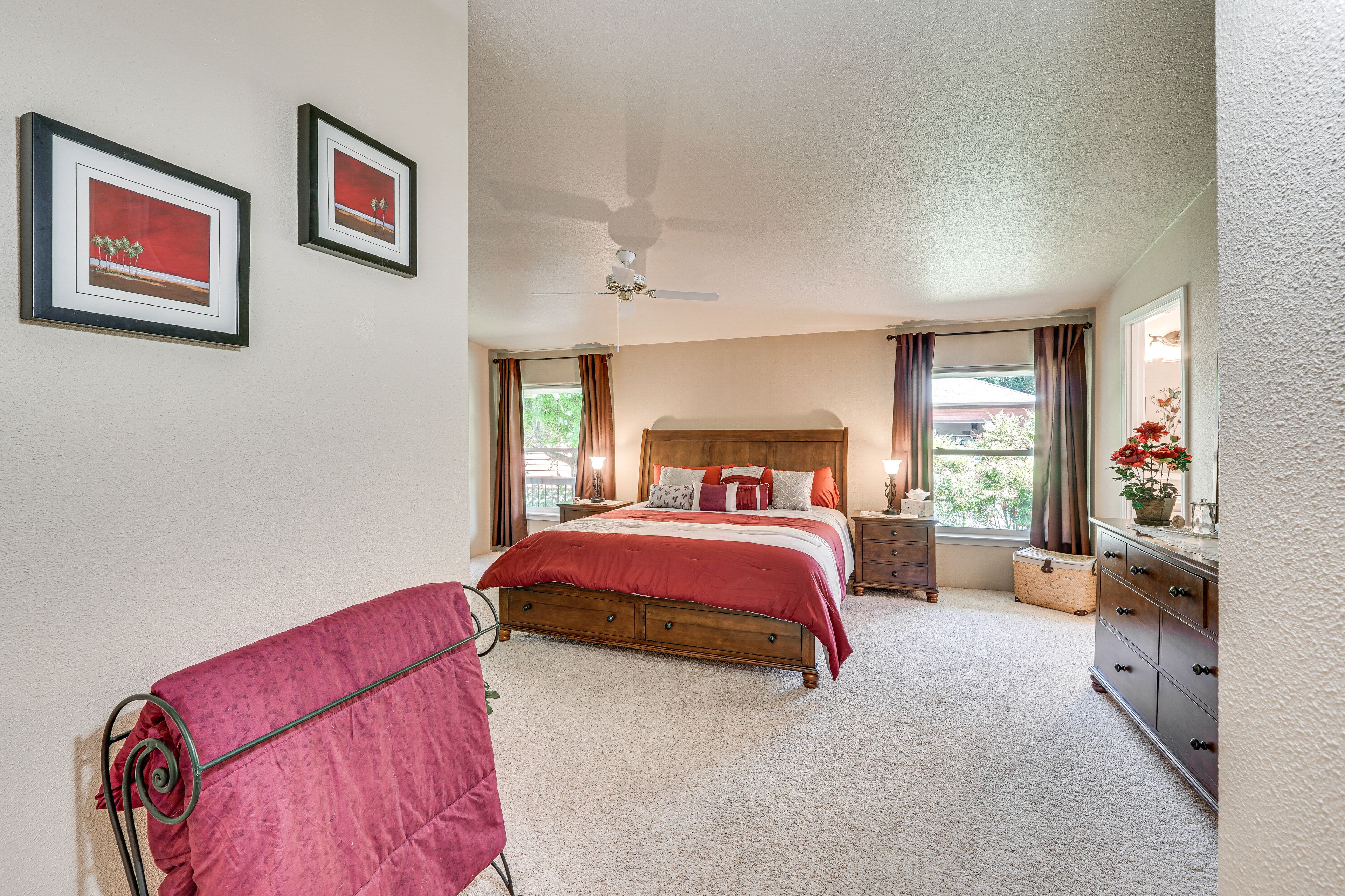 Bedroom 1 | King Bed | Crib