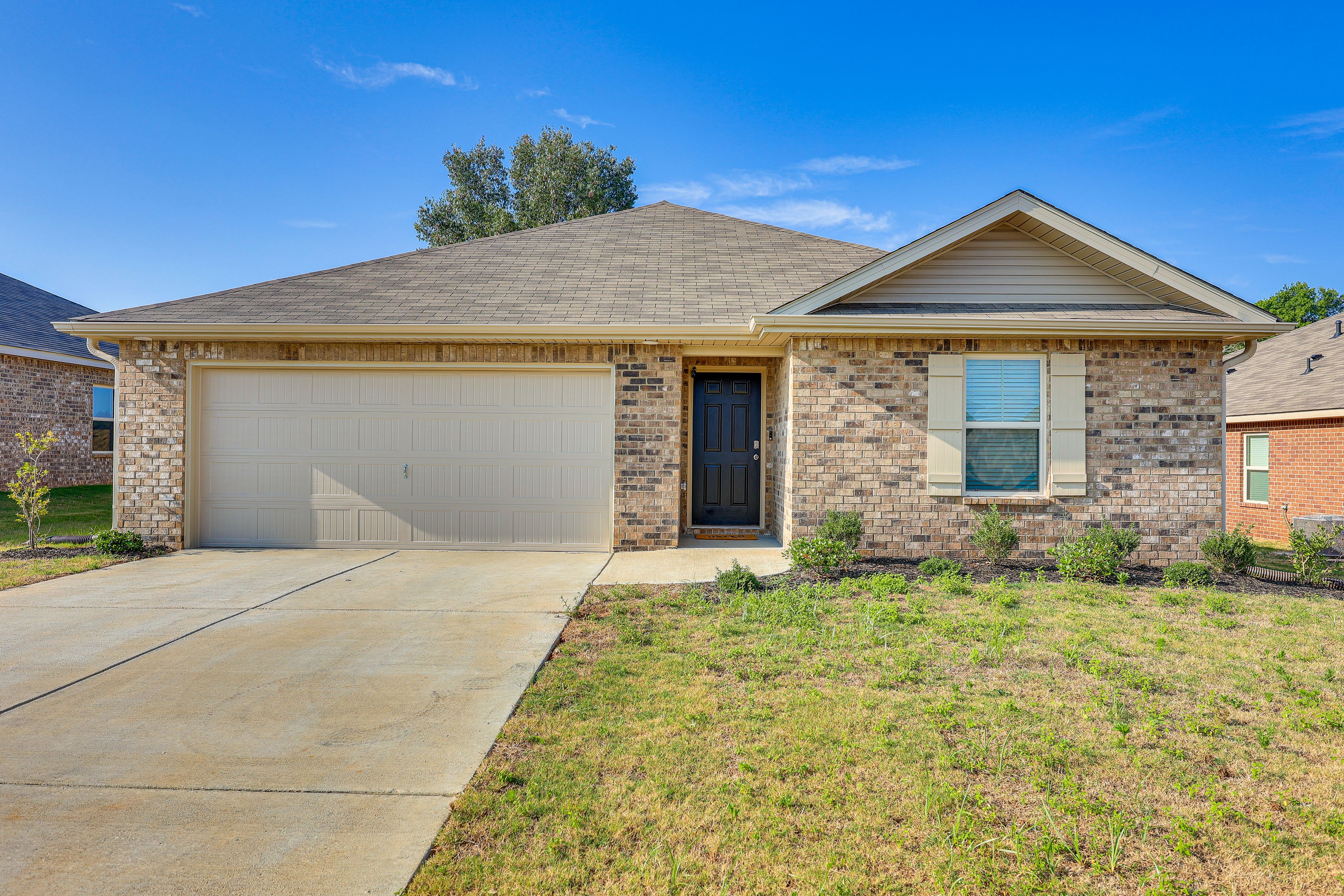 Parking | Driveway (2 Vehicles) | Garage (1 Vehicle)