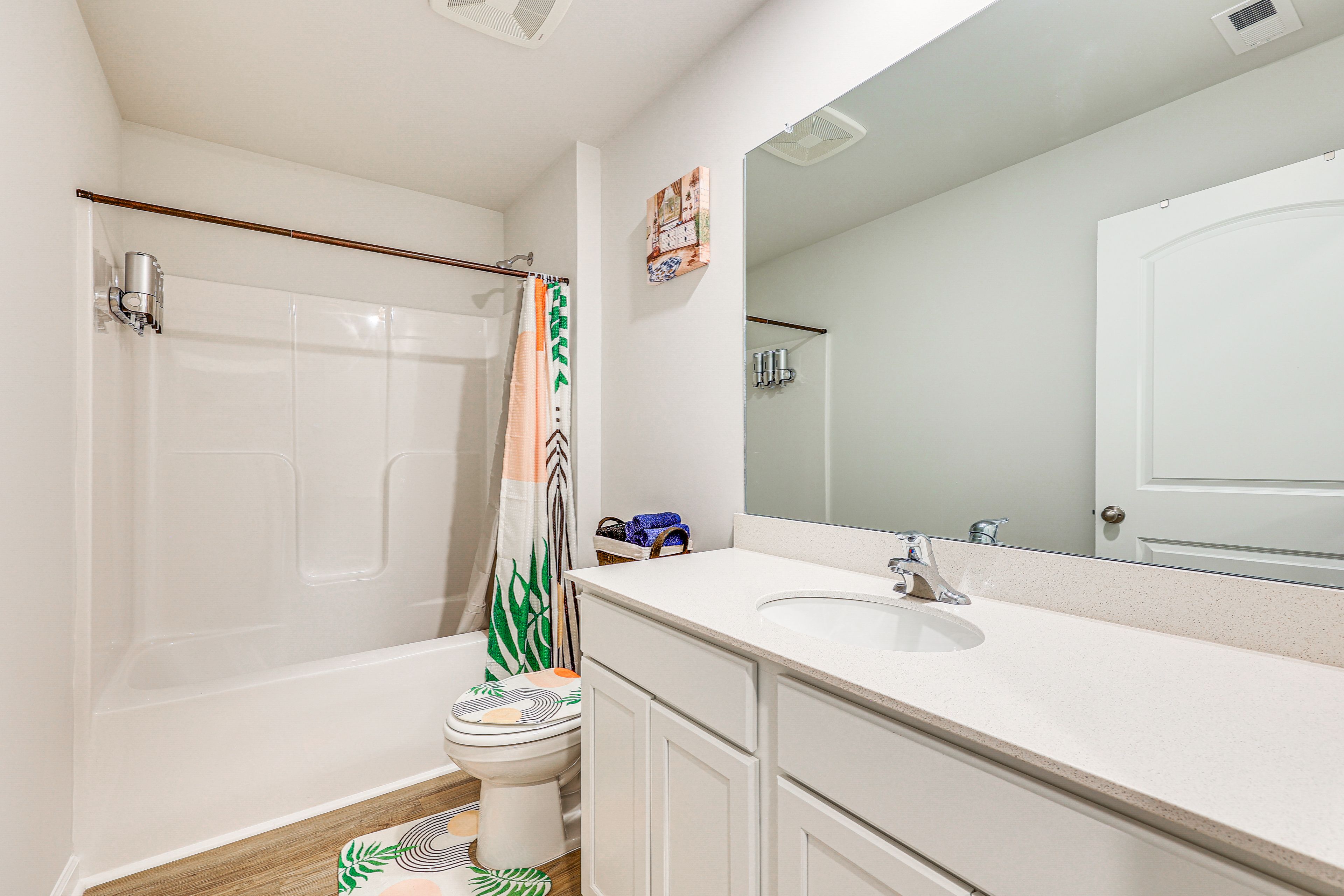 Full Bathroom | Shampoo & Conditioner