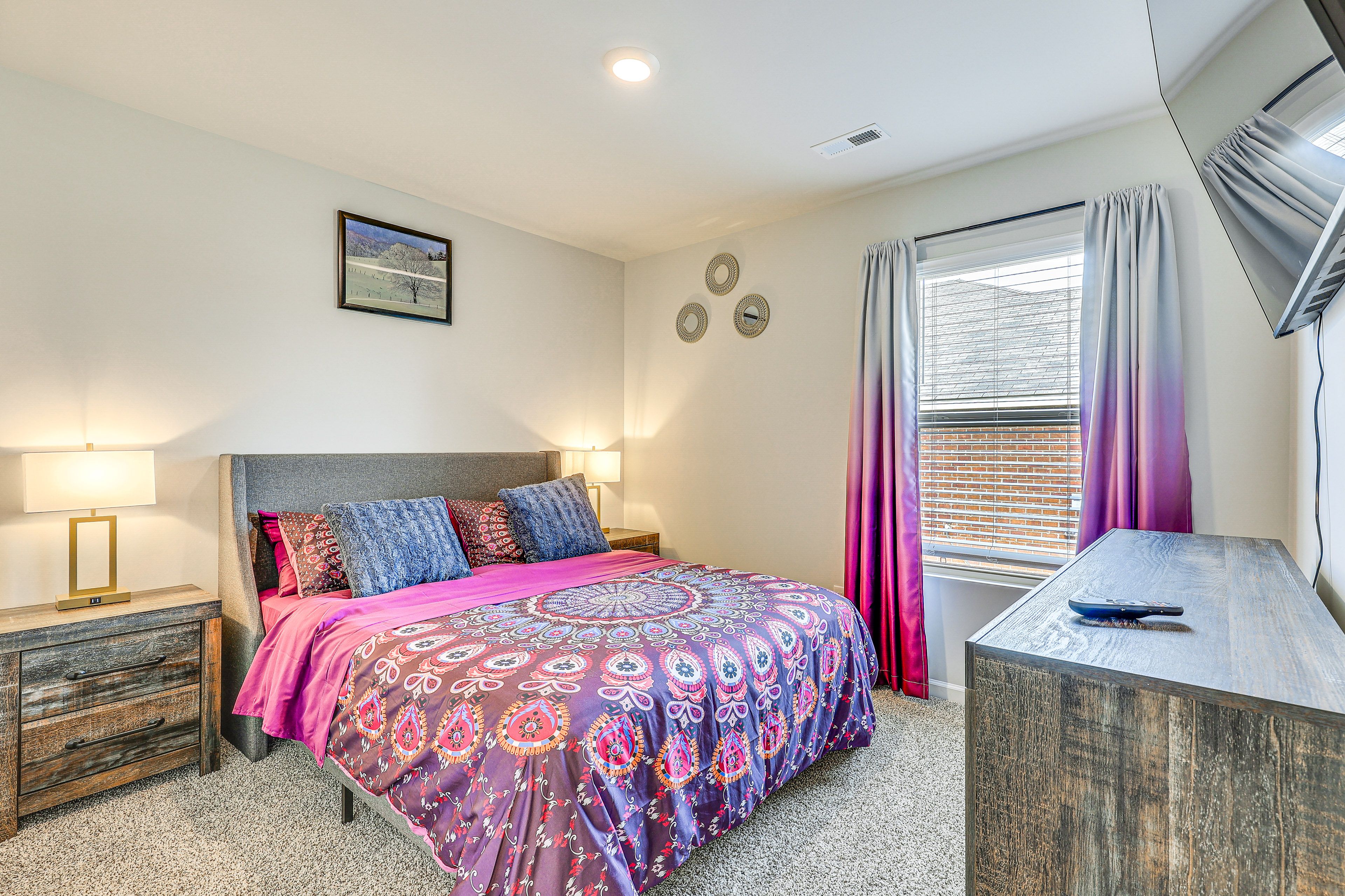 Bedroom 3 | Queen Bed