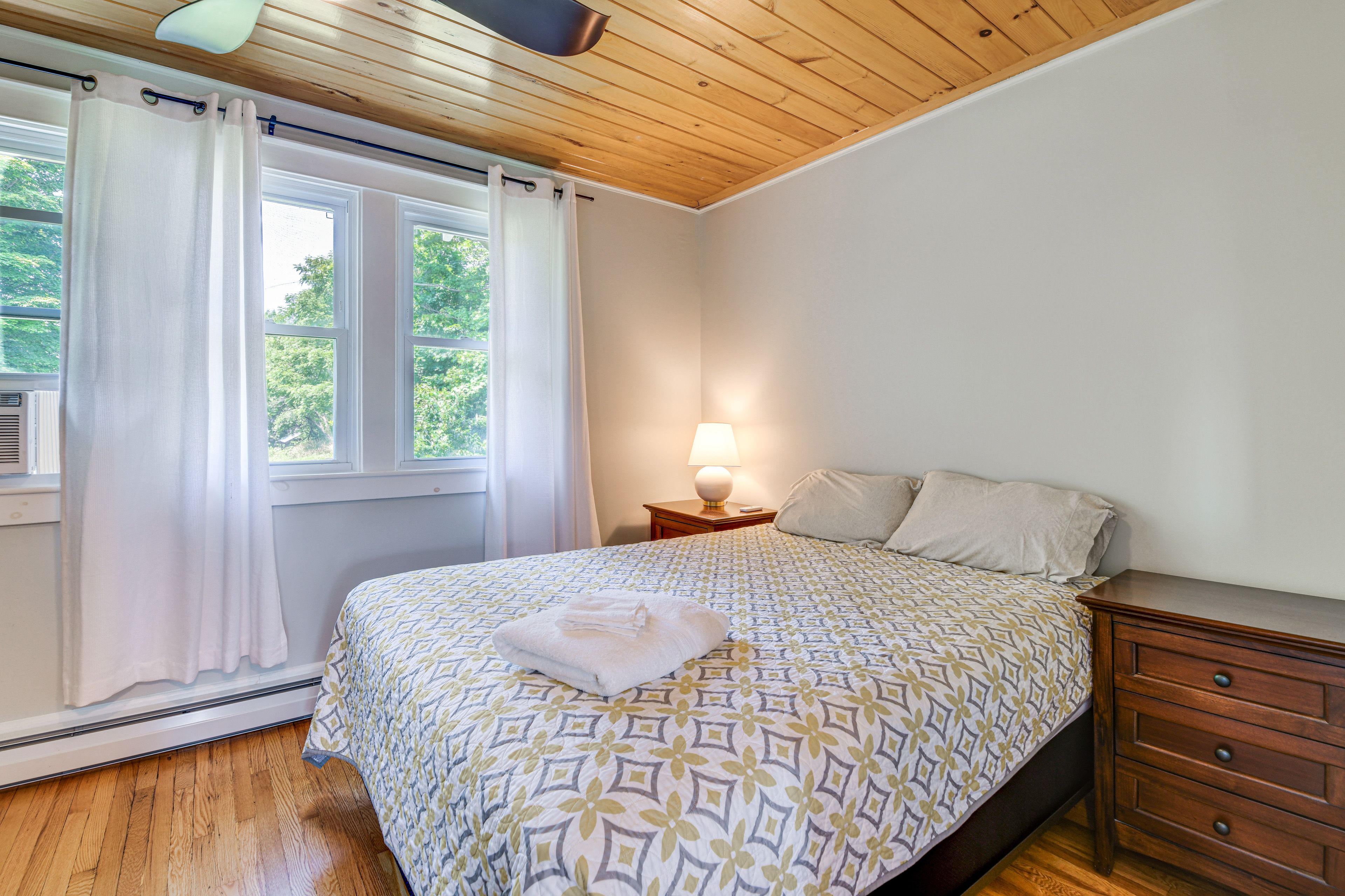 Bedroom 2 | Queen Bed | 2nd Floor