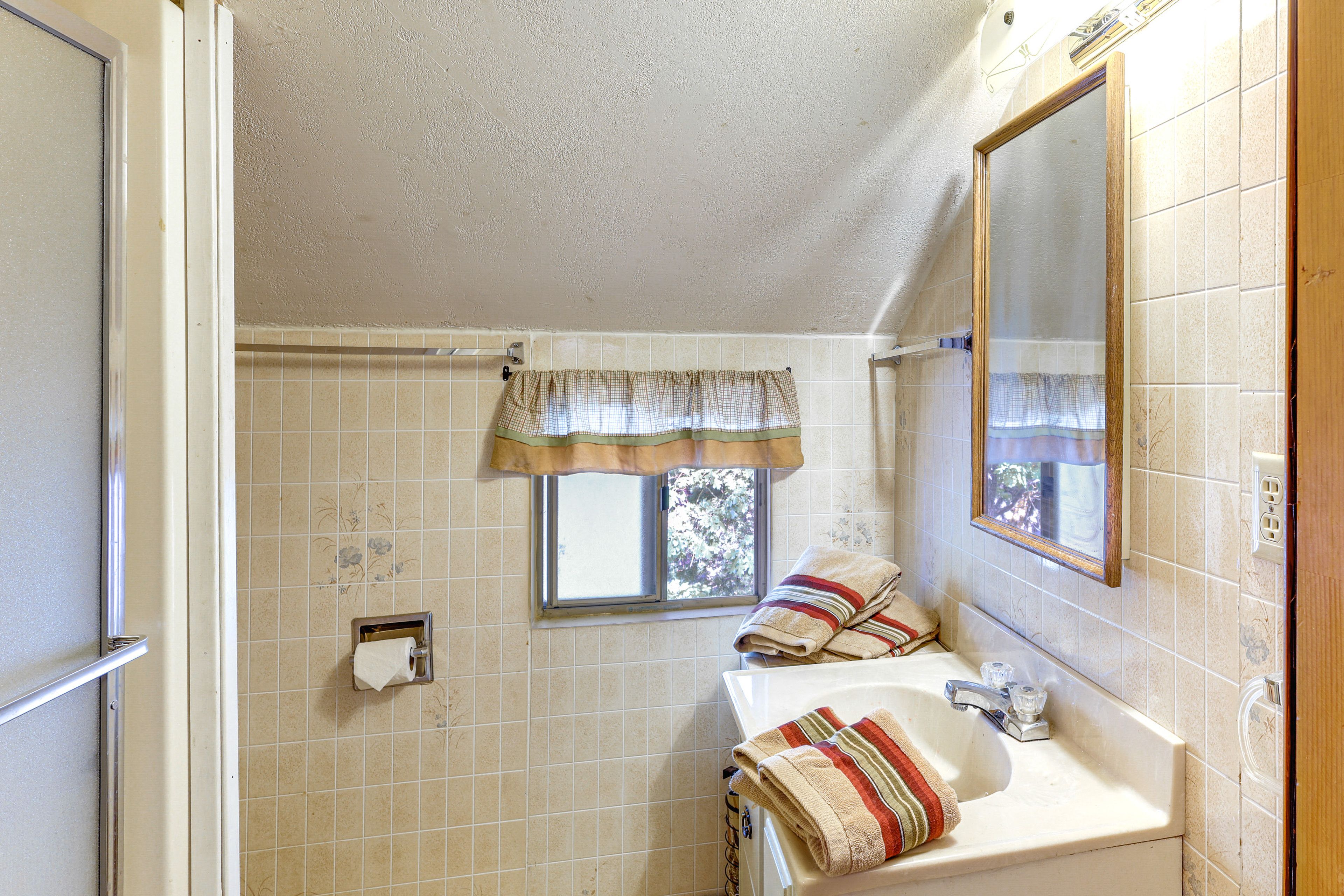 Full Bathroom | 2nd Floor | Walk-In Shower