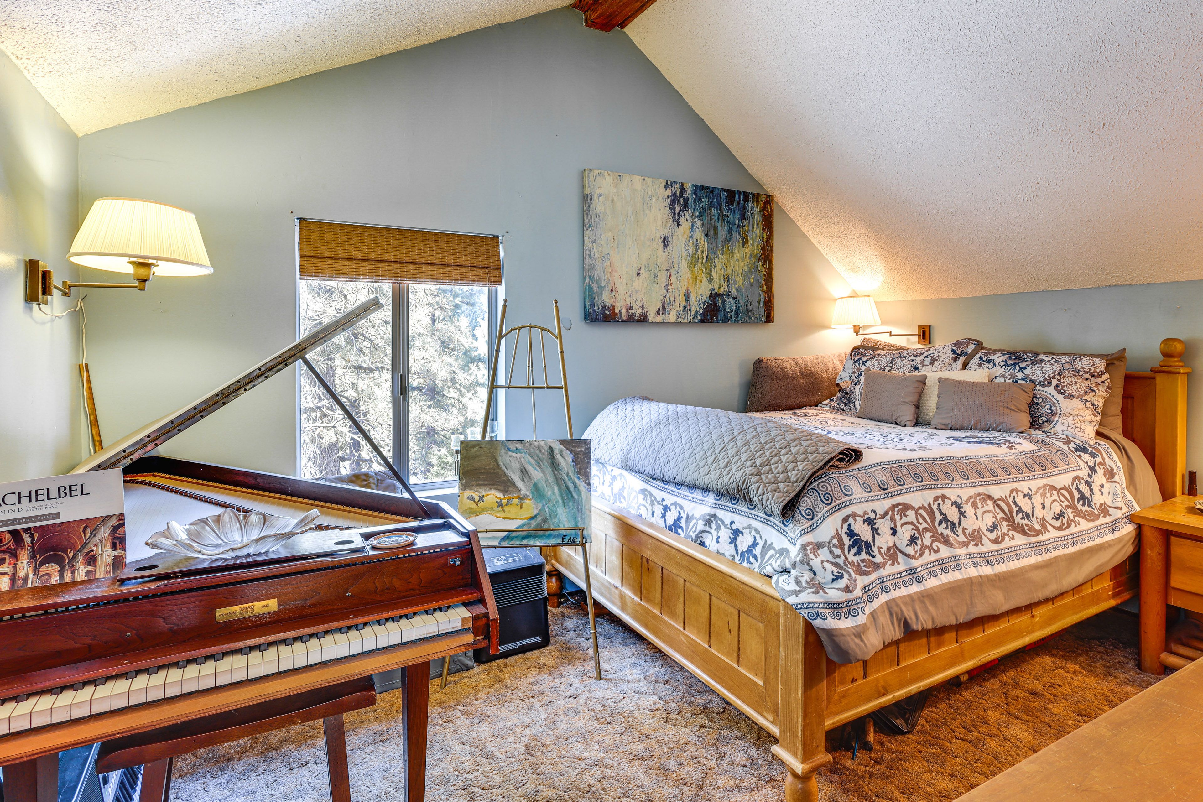 Bedroom 1 | 2nd Floor | Queen Bed | 6-Drawer Dresser | Walk-In Closet