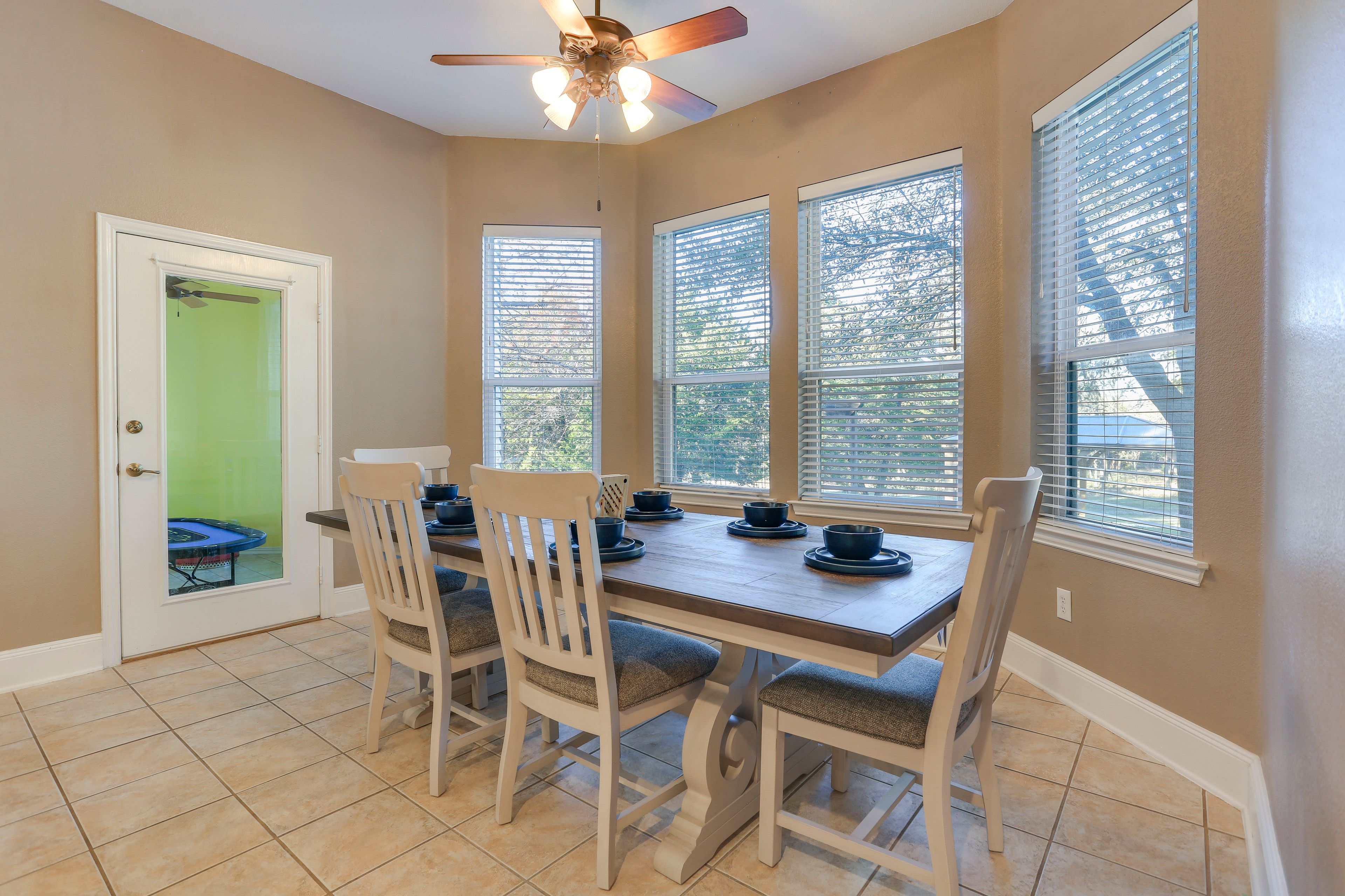 Dining Area | 1st Floor | Trash Bags & Paper Towels Provided