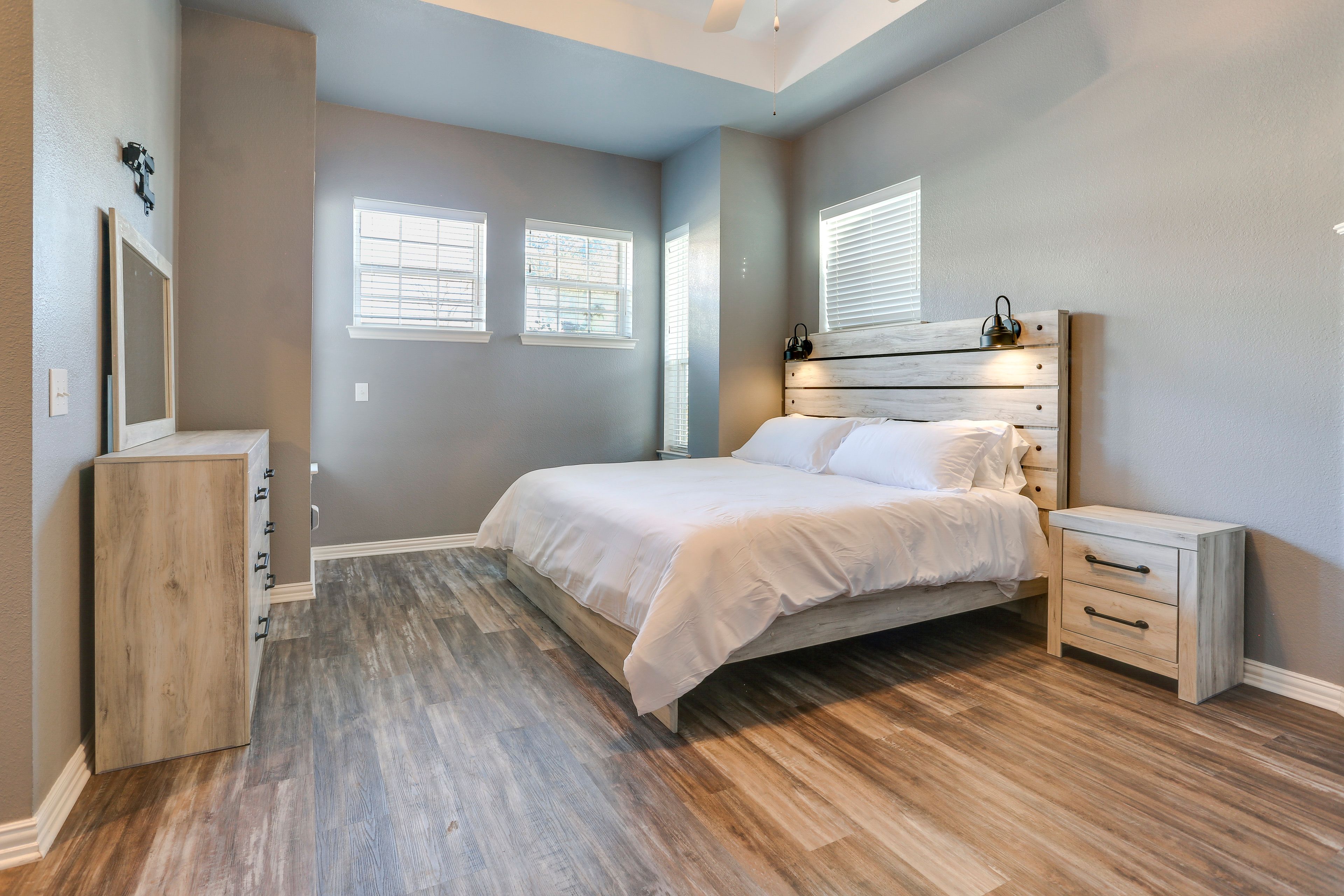 Bedroom 2 | 1st Floor | King Bed | Fireplace