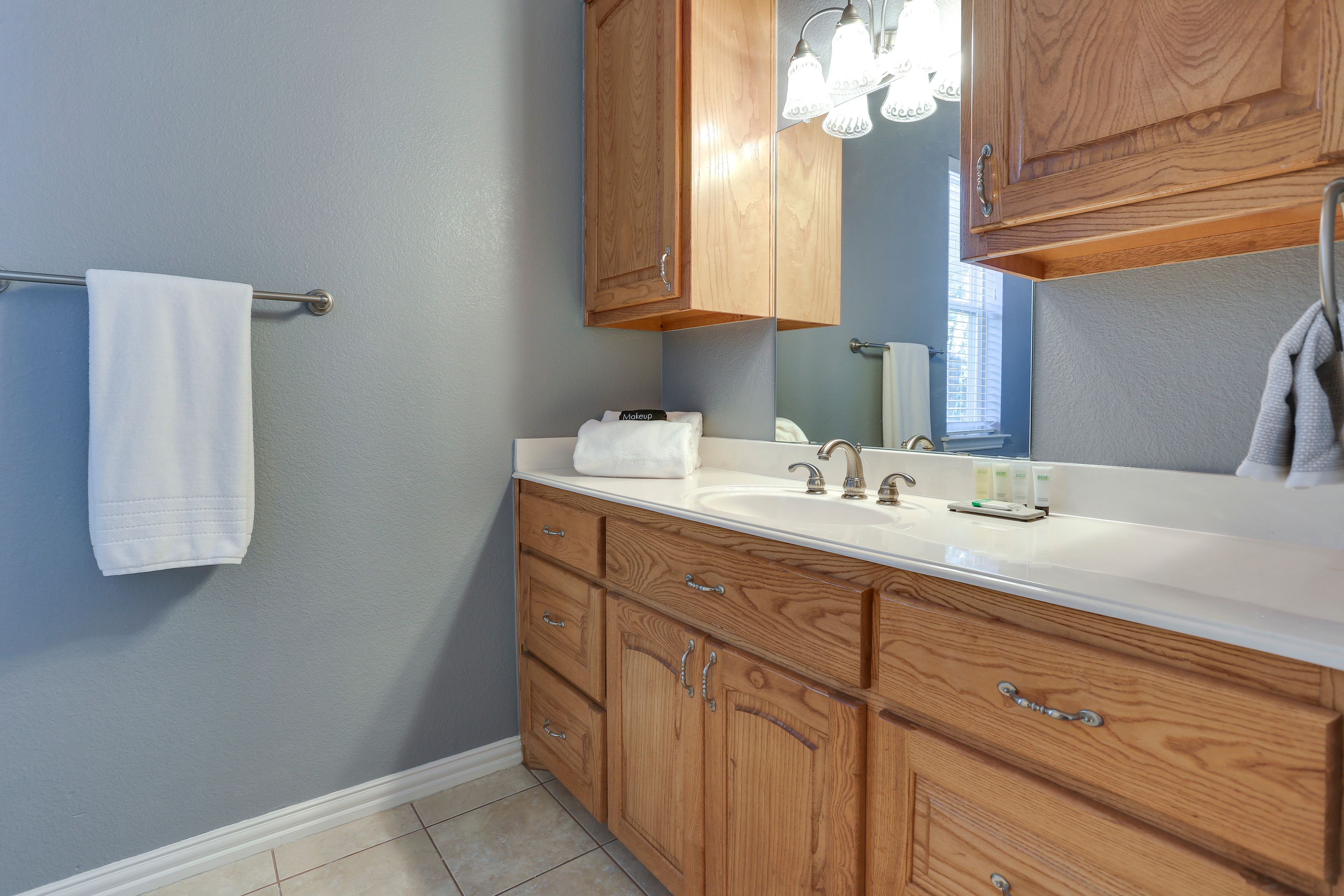 Full Bathroom | 1st Floor