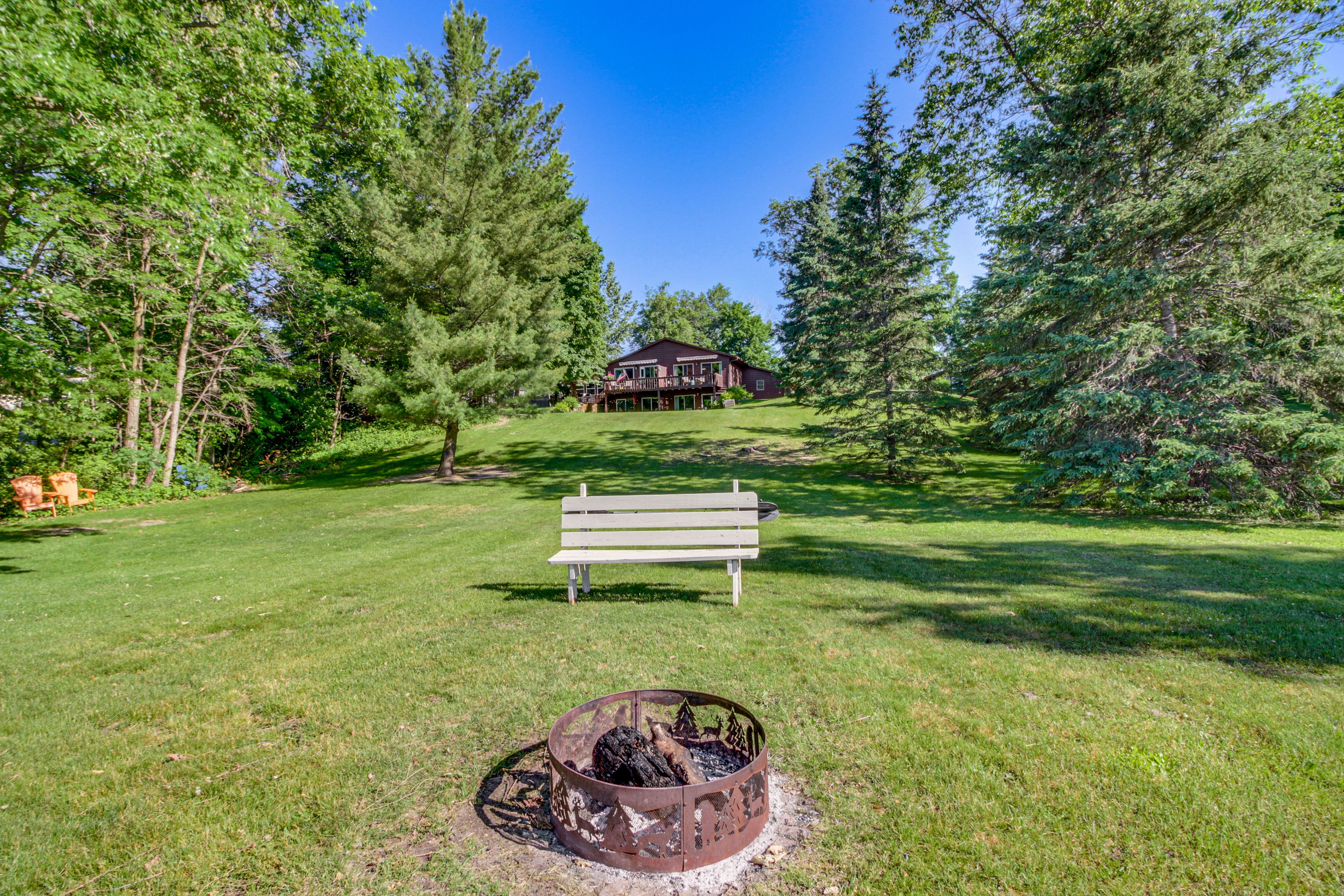 Sugarbush Estates | Community Amenities | Wood-Burning Fire Pit | Sandy Beach