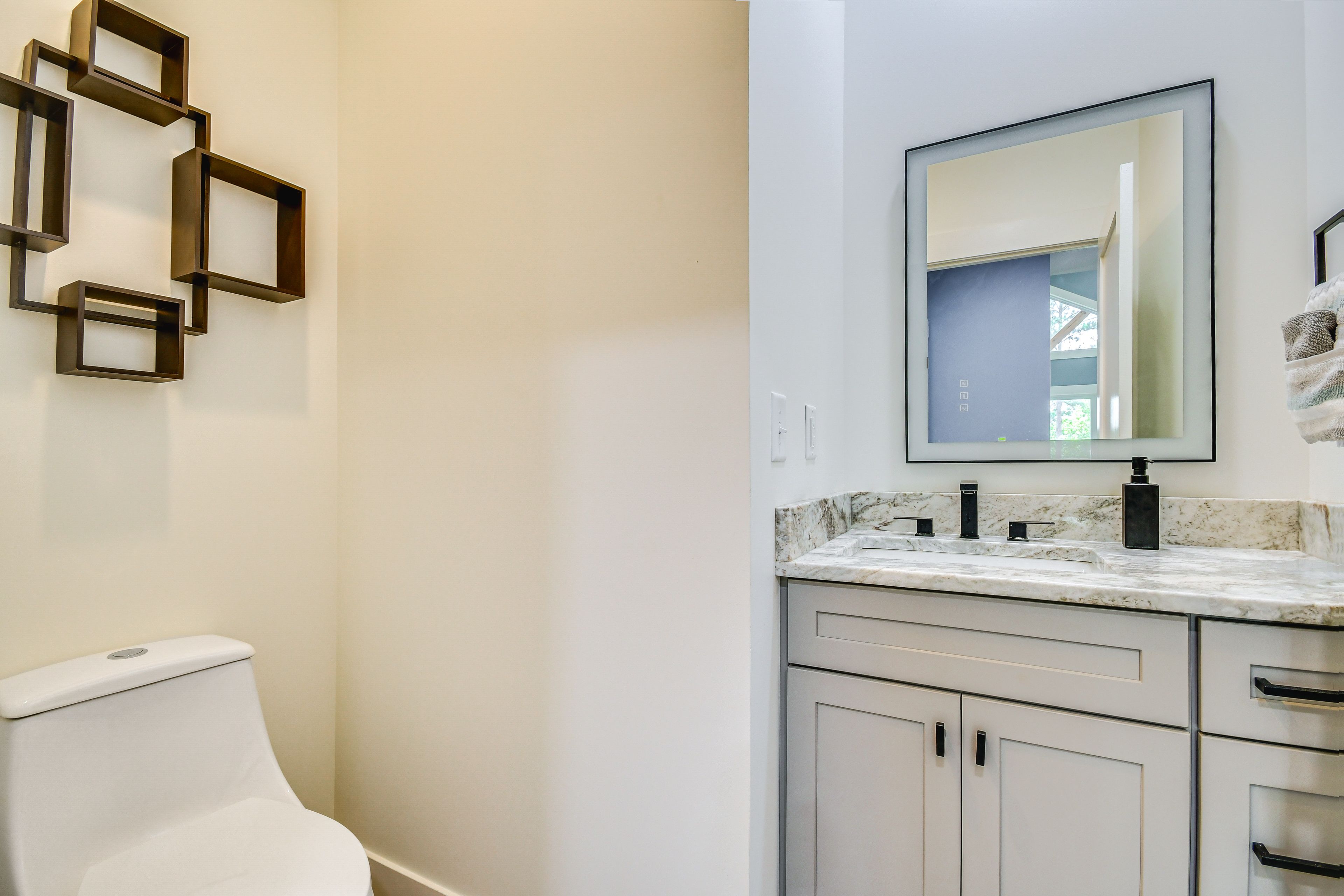 Half Bathroom | 1st Floor
