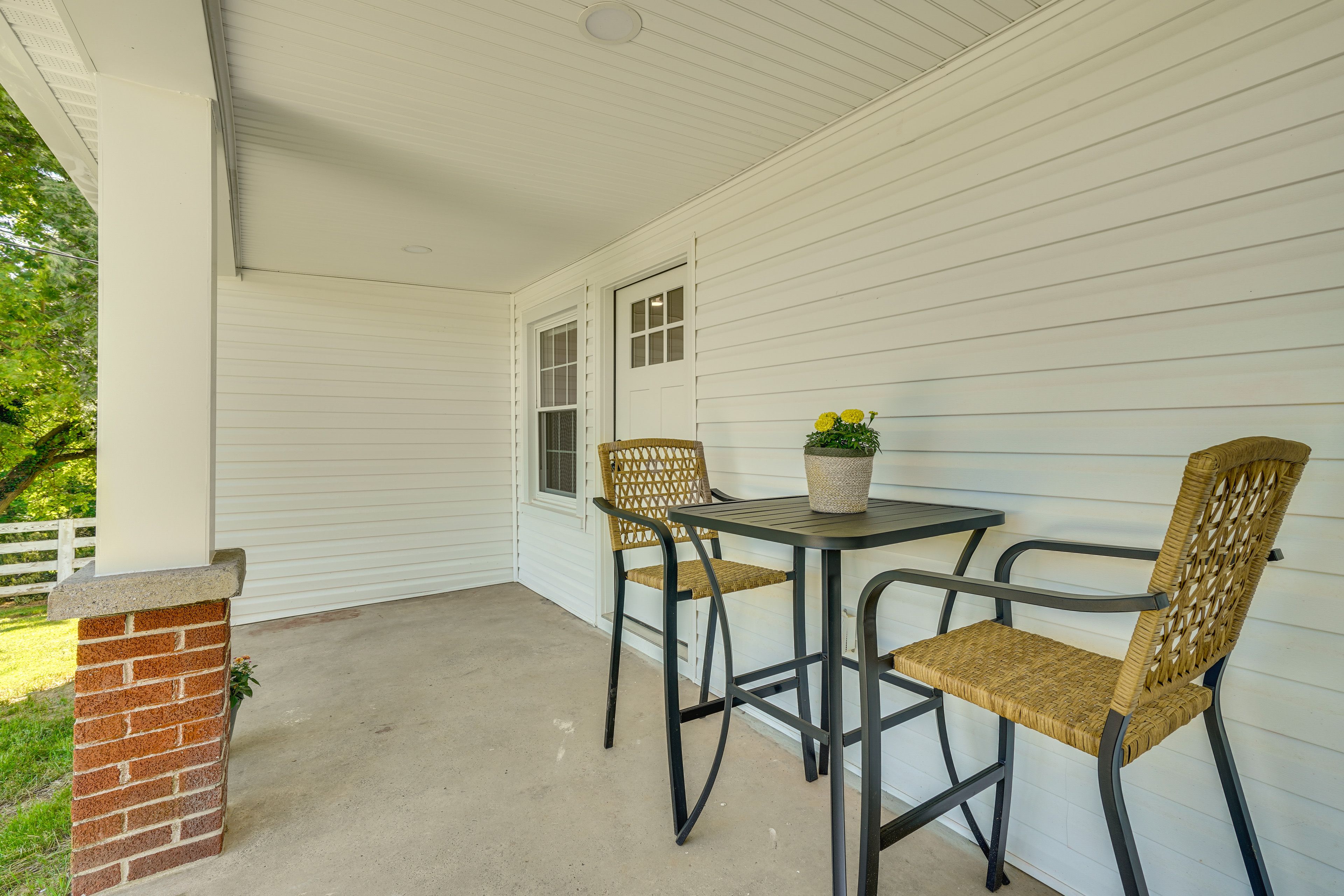 Private Patio | Outdoor Seating