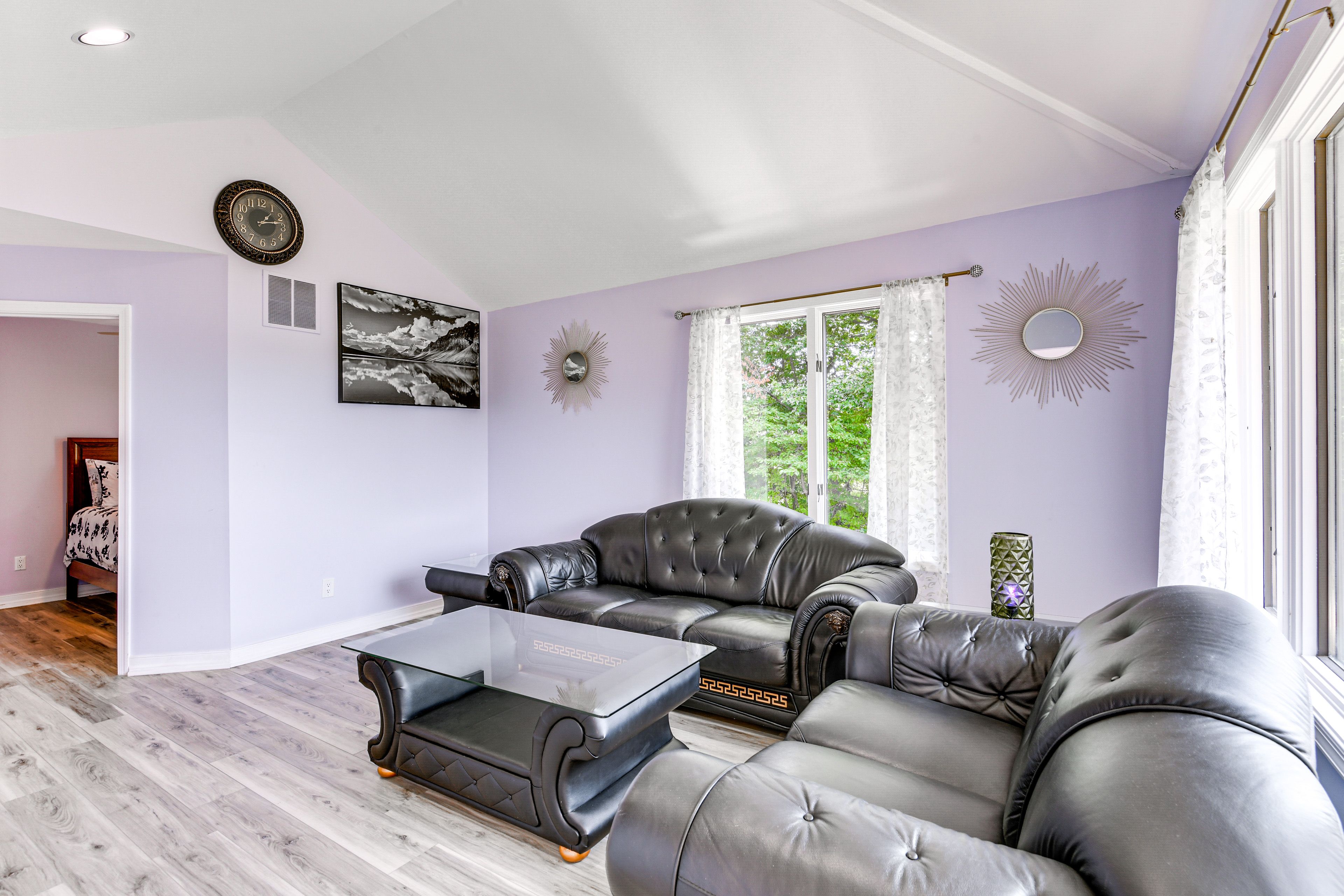 Living Room | Free WiFi | Smart TV | Central A/C & Heating