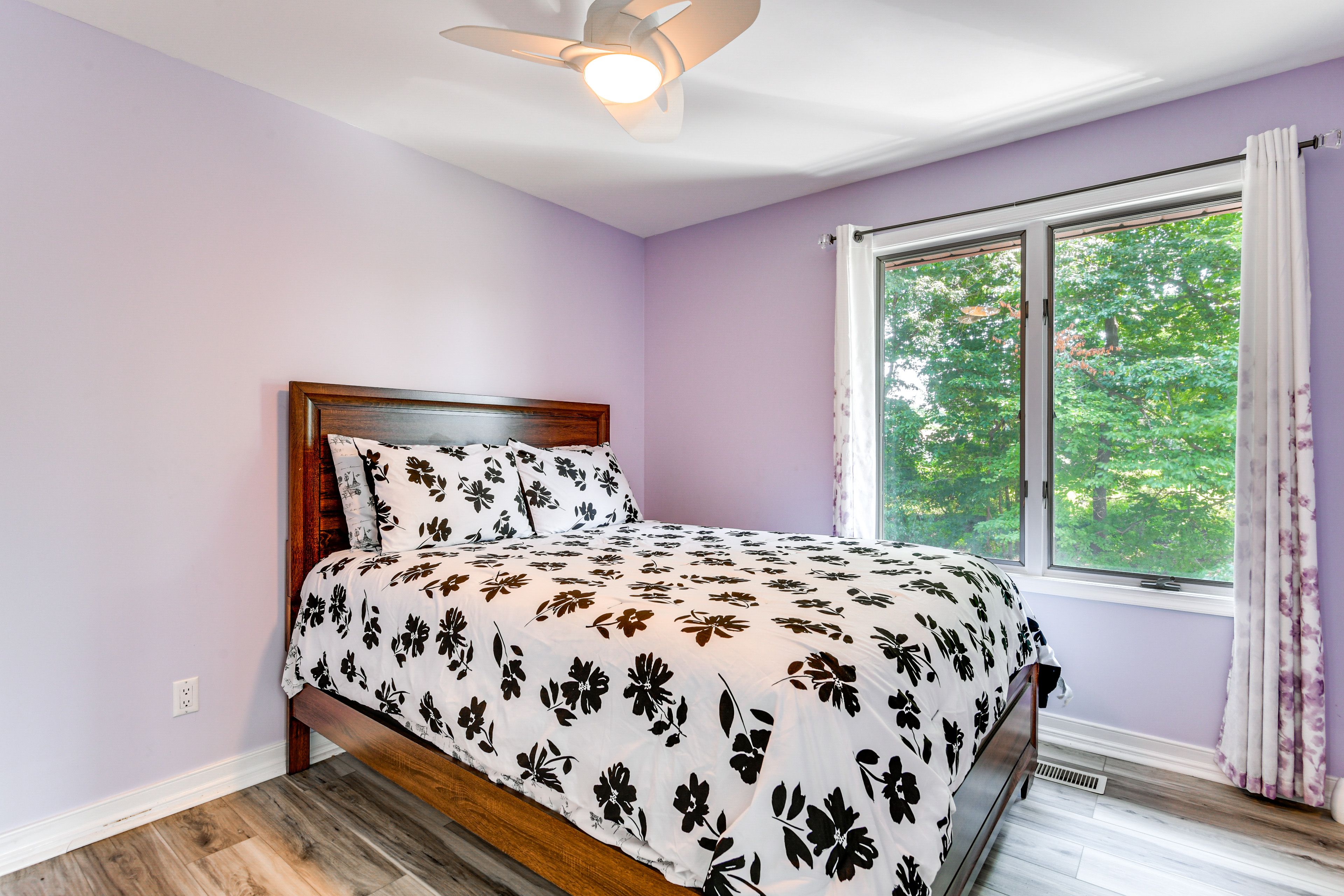 Bedroom 2 | Queen Bed