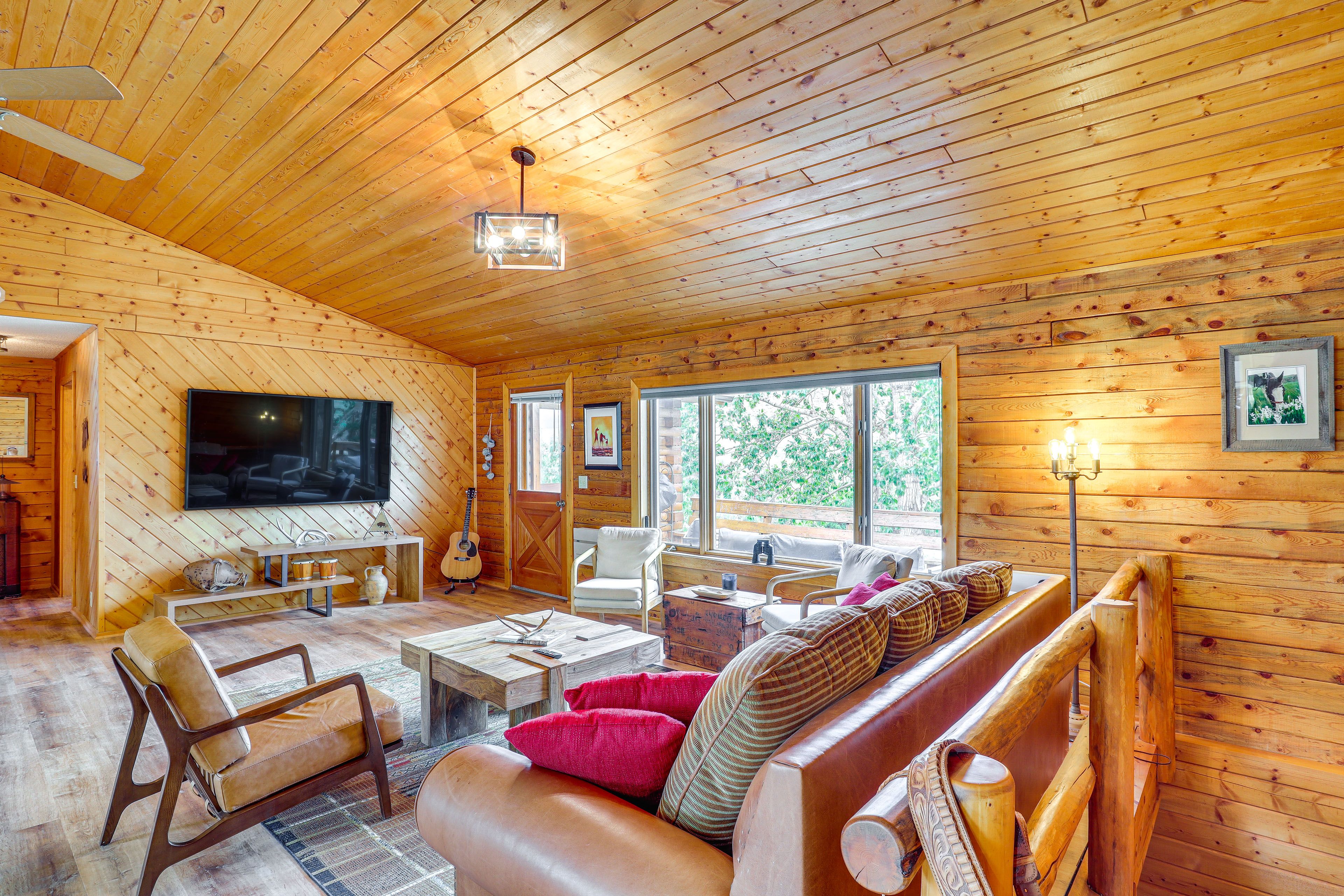 Living Room | Smart TV | Free WiFi | Top Floor