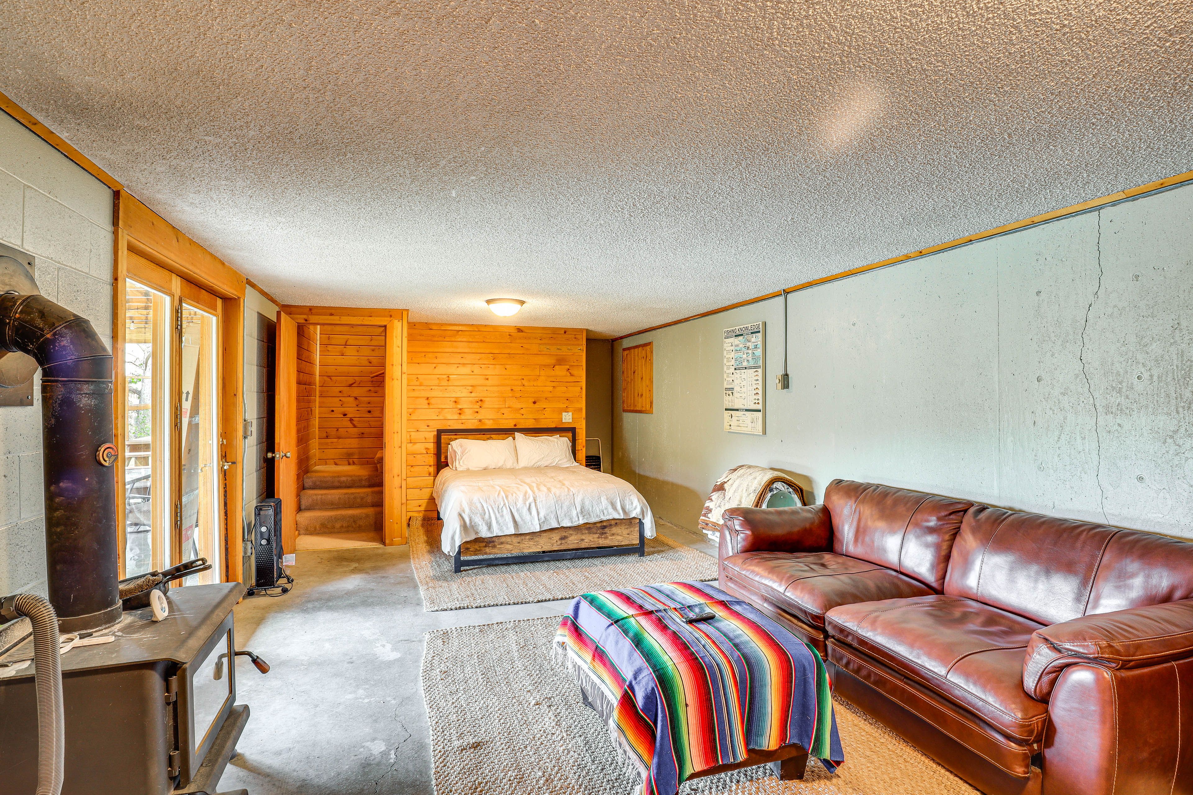 Bonus Room | Queen Bed | Queen Sleeper Sofa | Bottom Floor