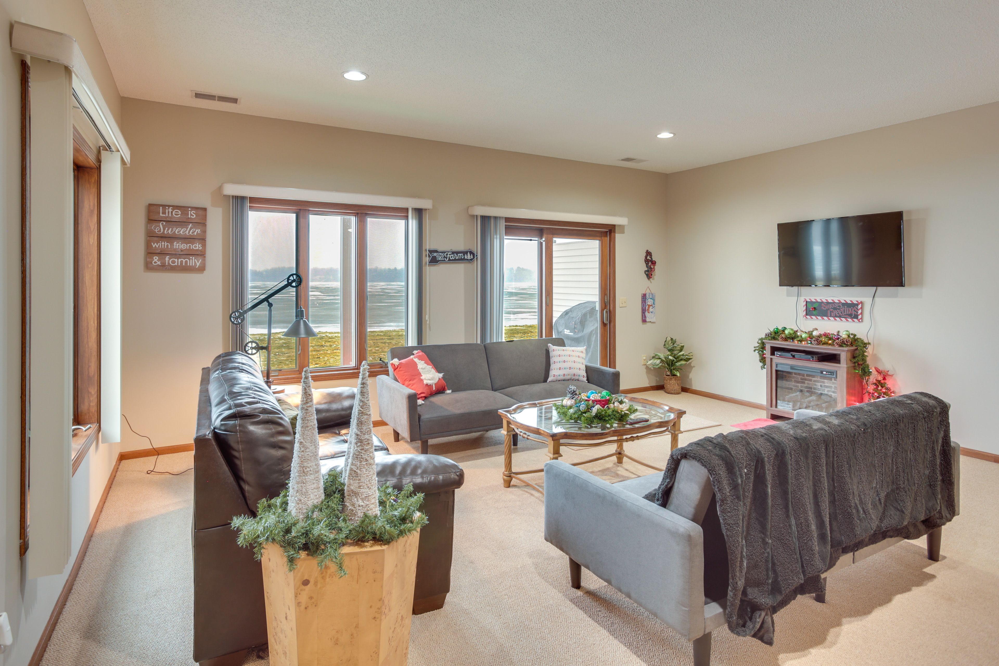 Living Room | 2 Queen Futons | Lower Level | 50" Smart TV
