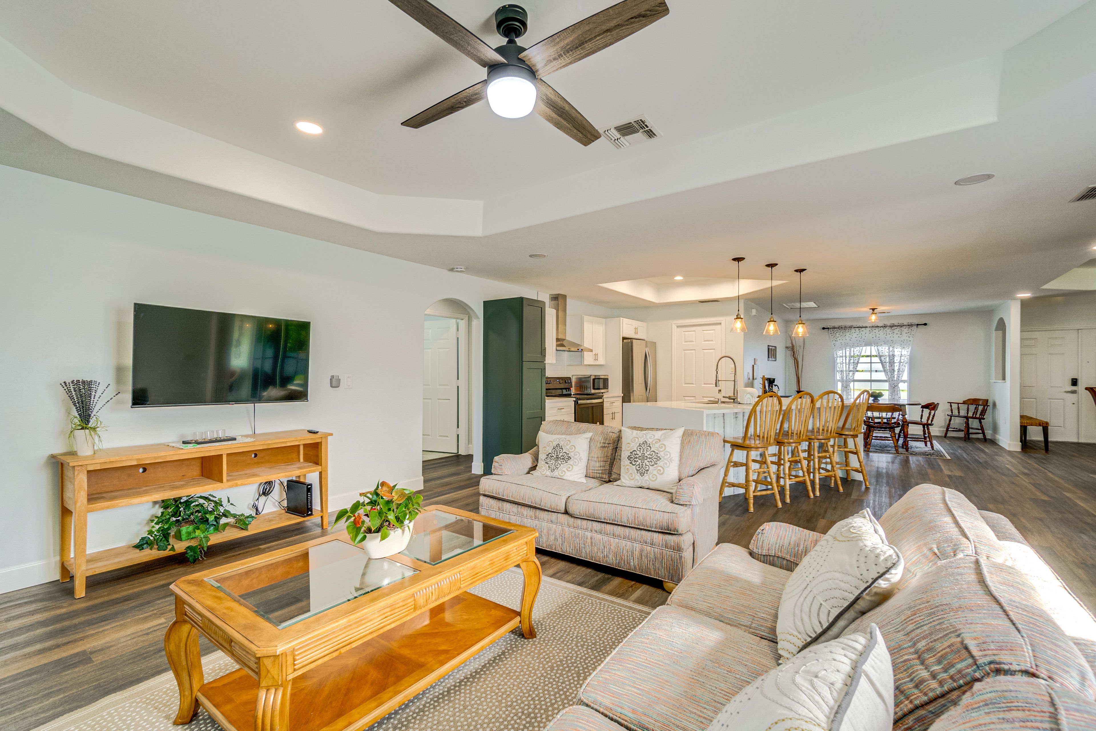 Living Room | Flat-Screen TV