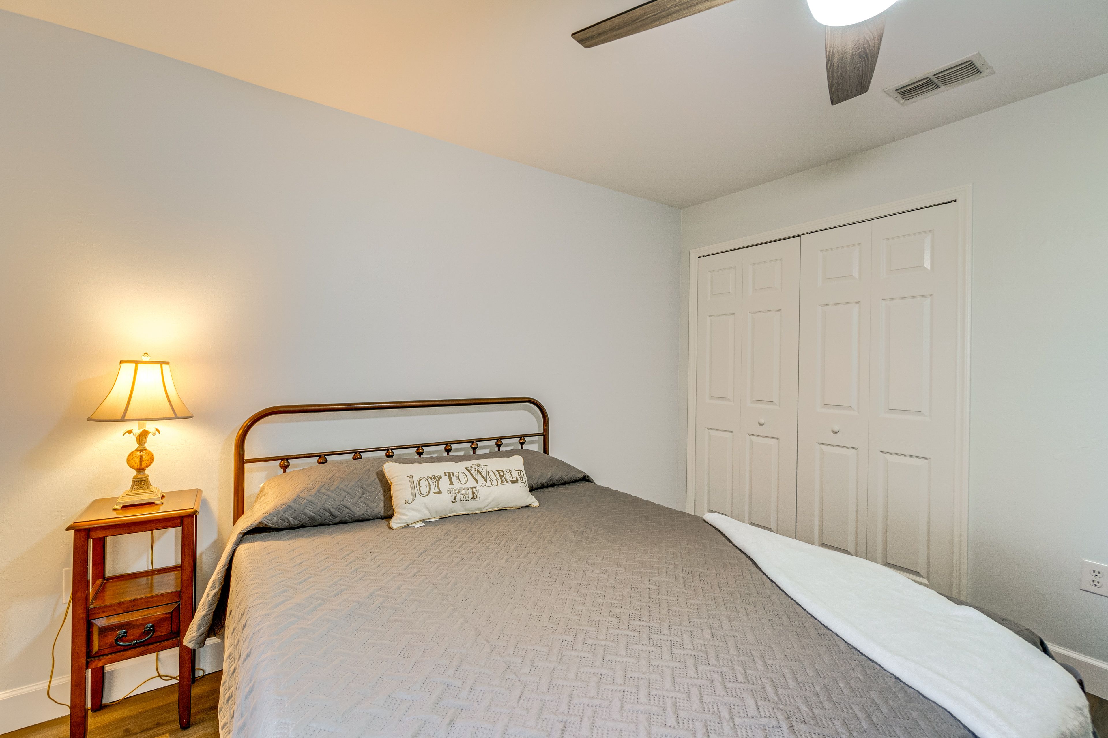 Bedroom 2 | Queen Bed