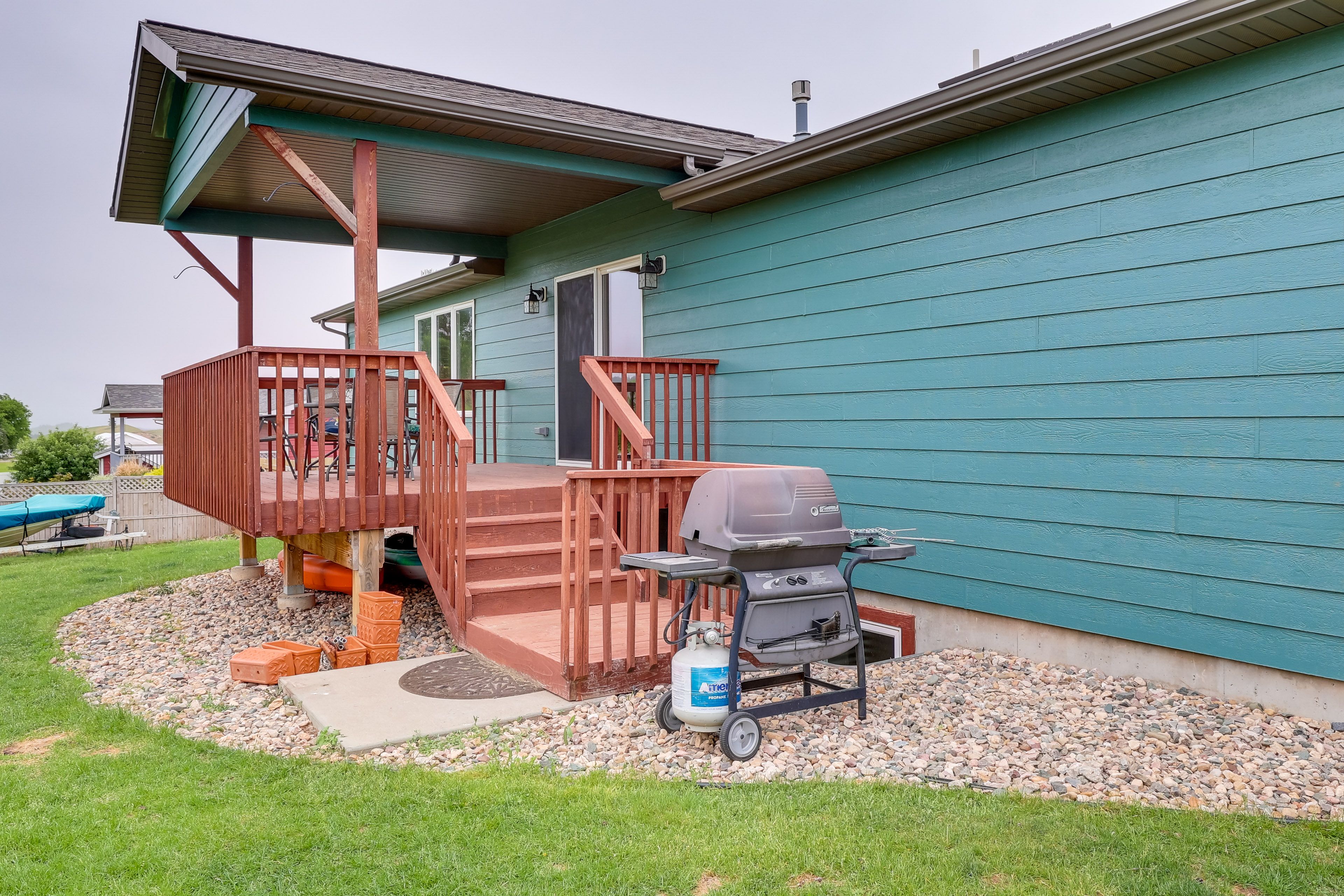 Backyard | Deck | Outdoor Dining Area | Gas Grill